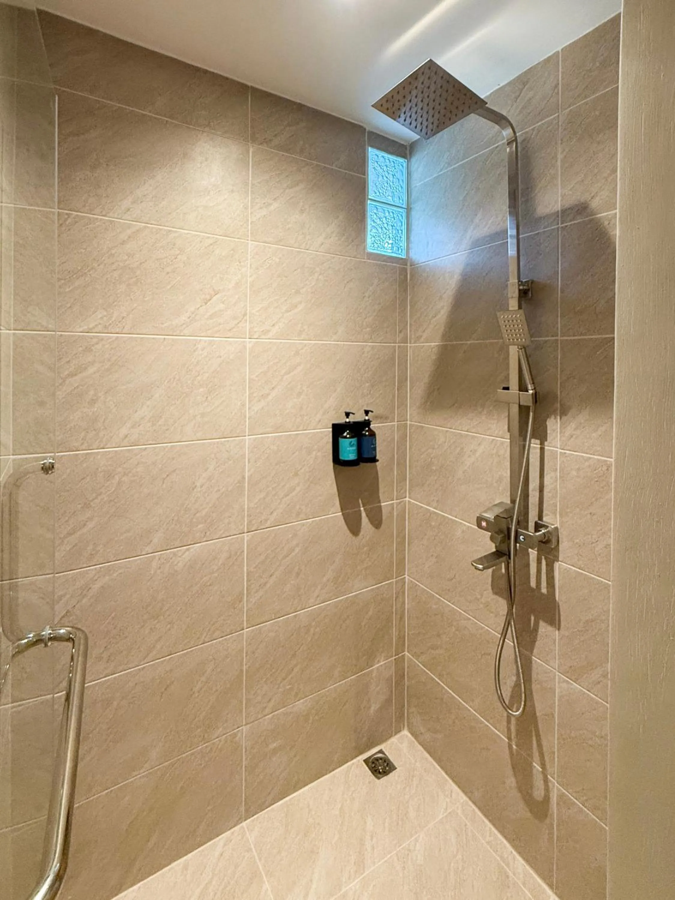 Bathroom in Le La Lake Resort and Spa