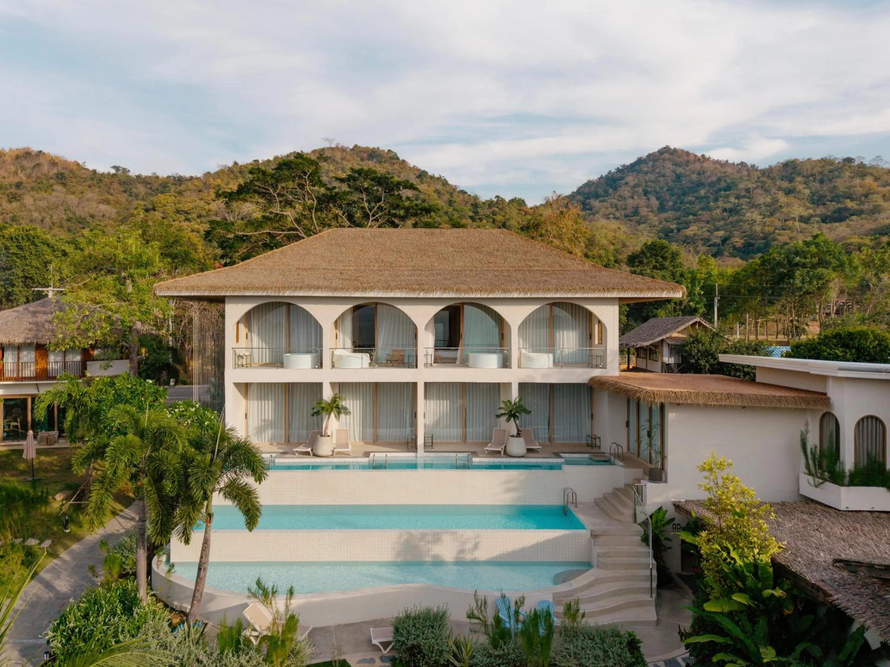 Property building in Le La Lake Resort and Spa