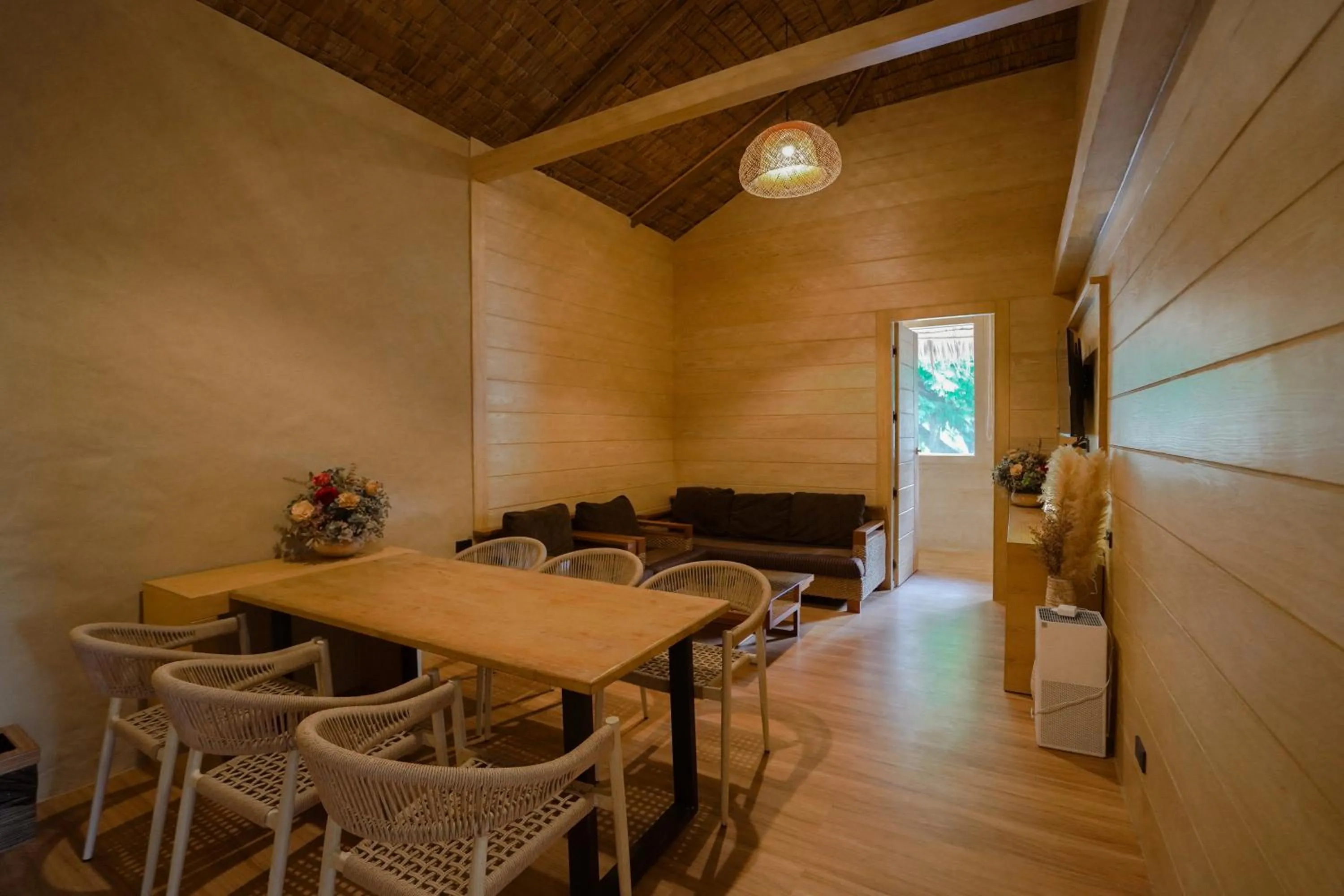 Living room in Le La Lake Resort and Spa