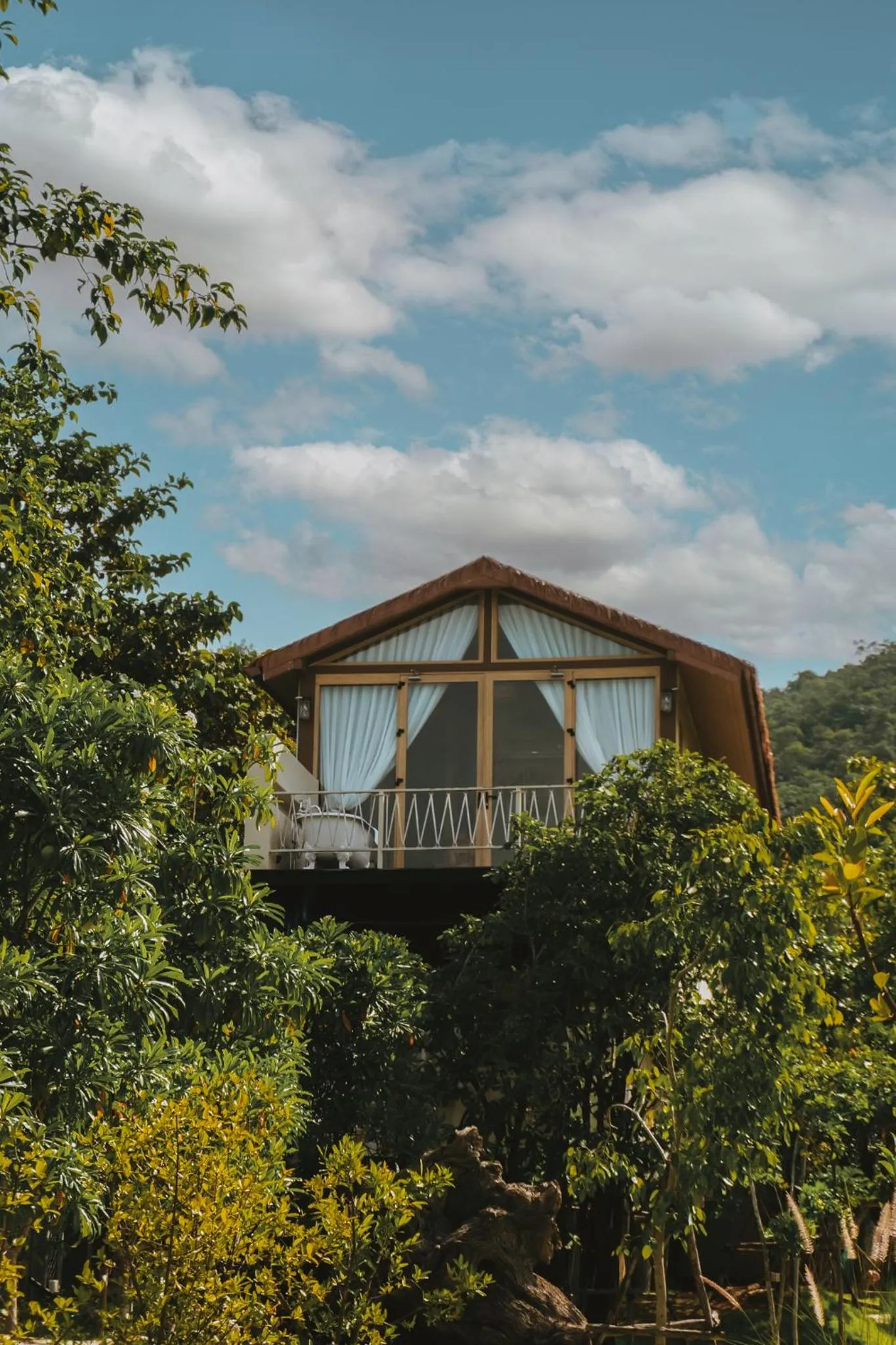 Property building in Le La Lake Resort and Spa