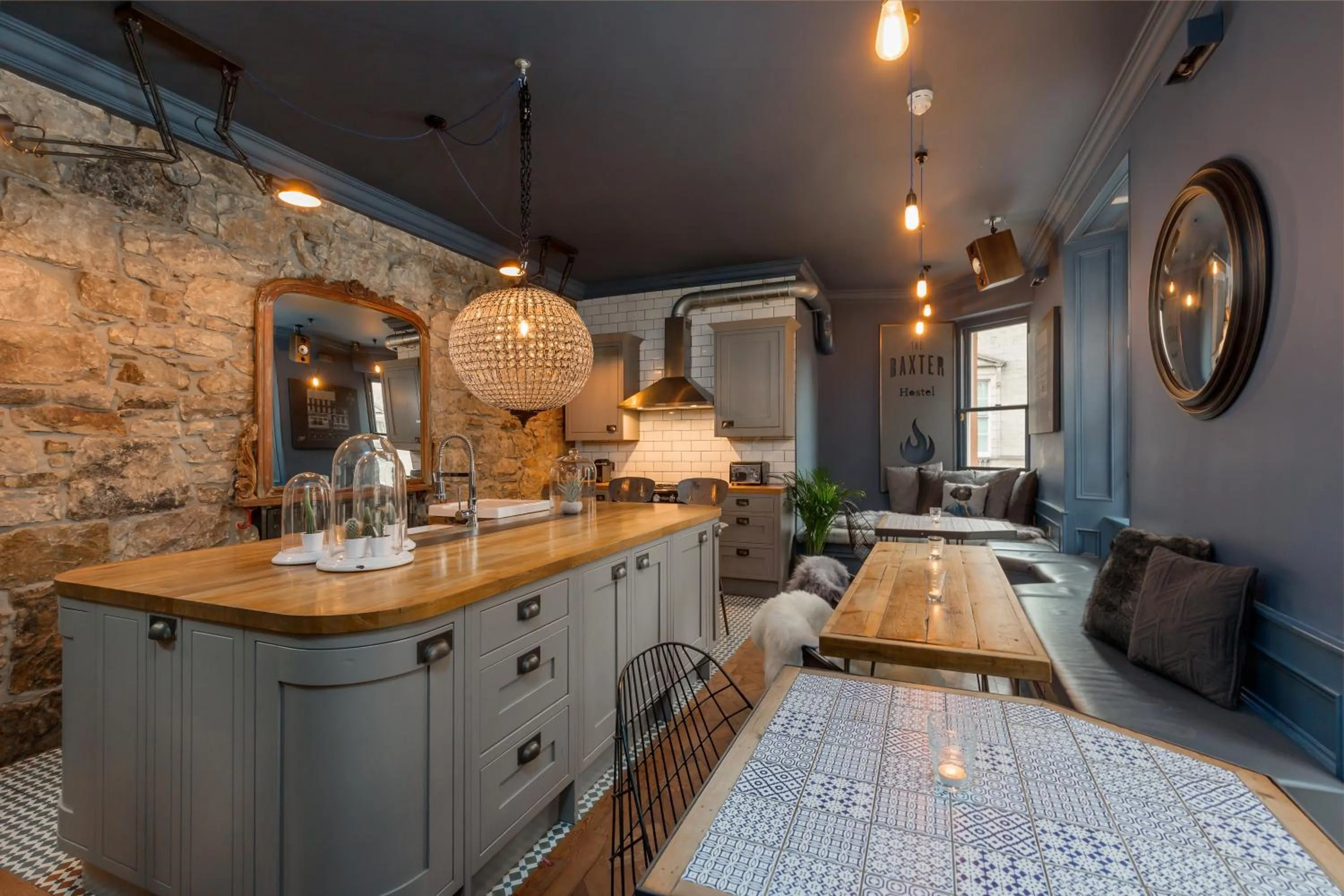 Kitchen or kitchenette, Bed in The Baxter Hostel