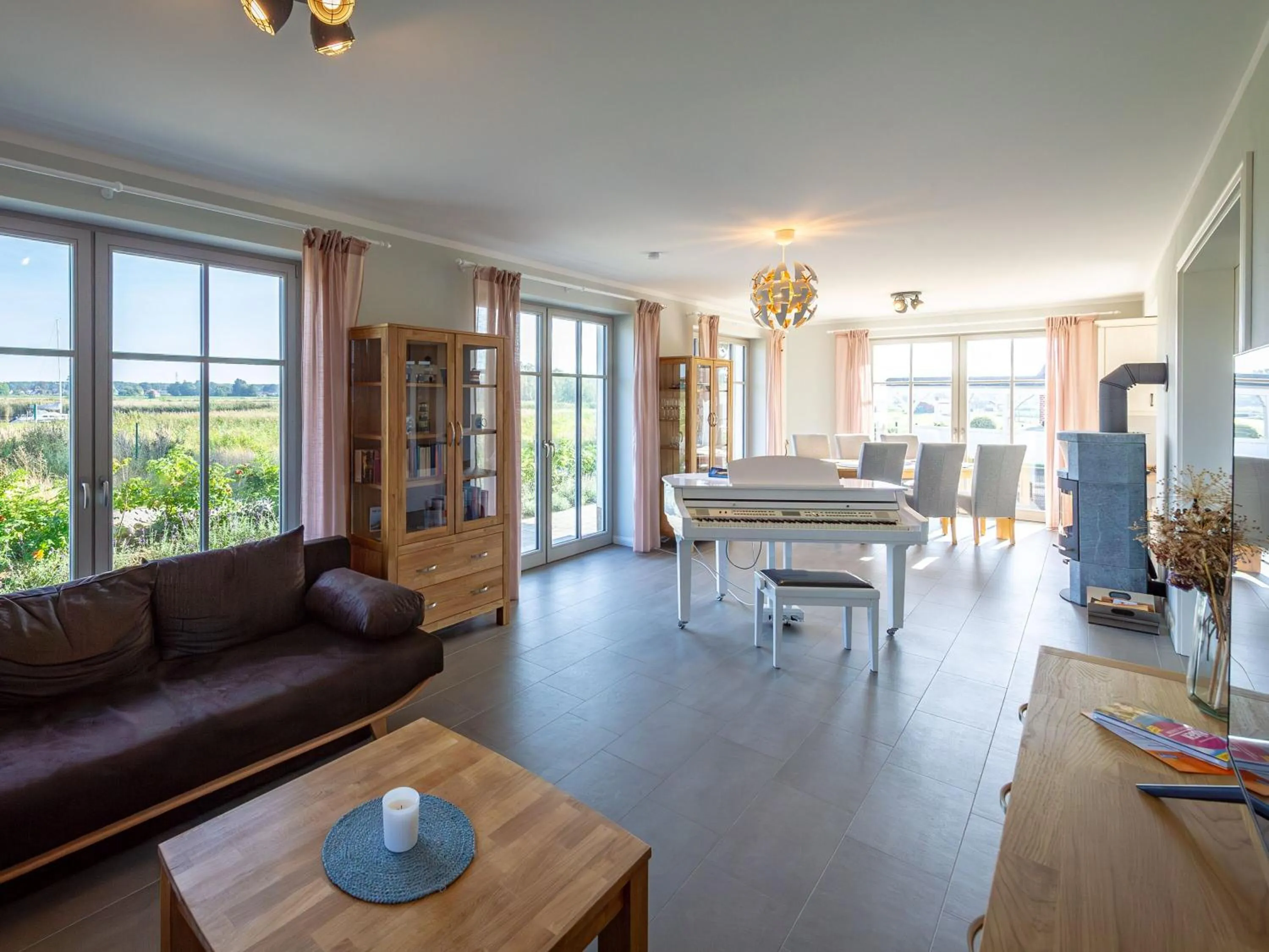 Landhaus Max in Moritzdorf - Luxus unter Reet mit Seeblick, Kamin, Sauna