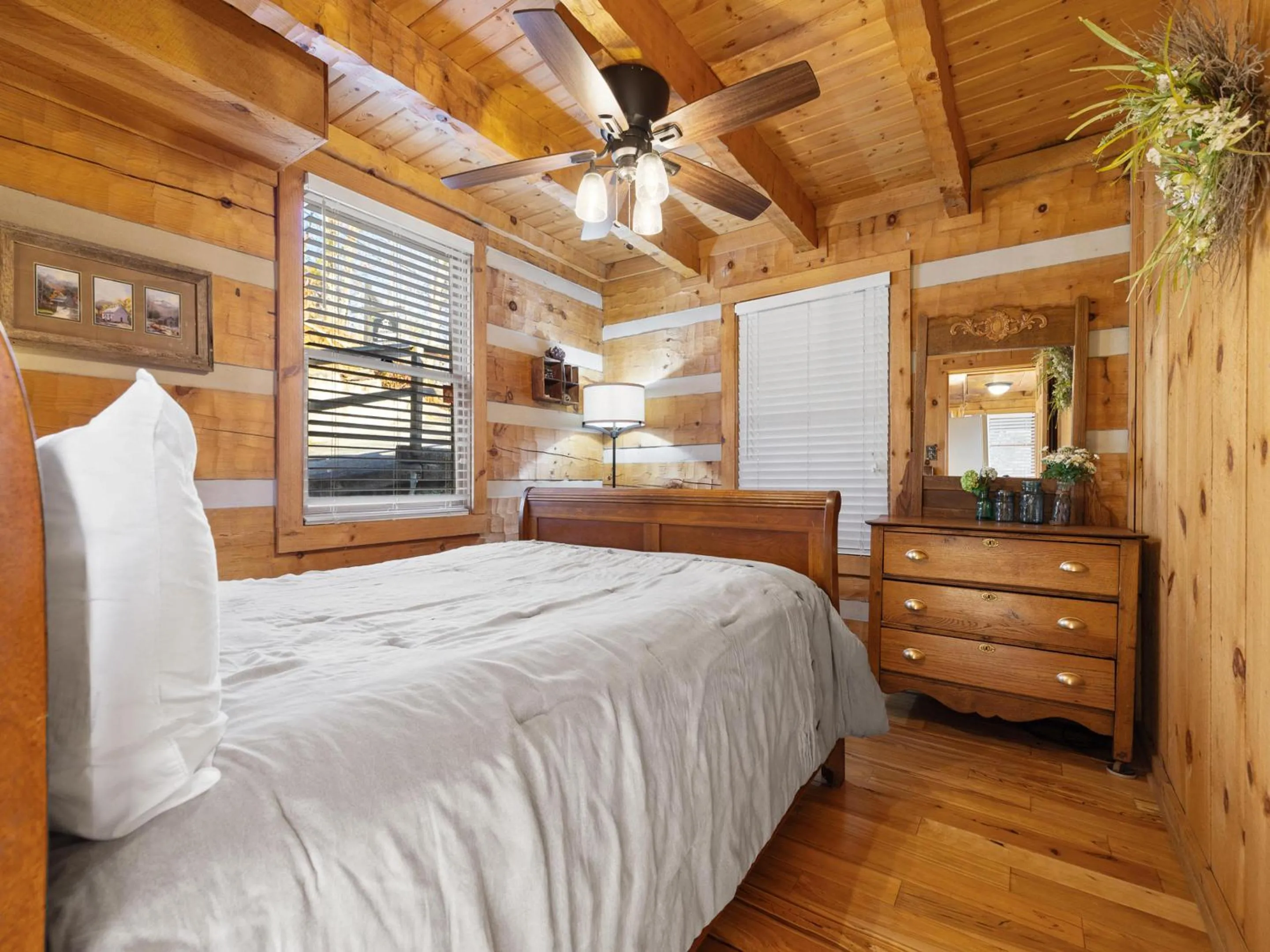 Property building, Bed in Little Bear Lookout