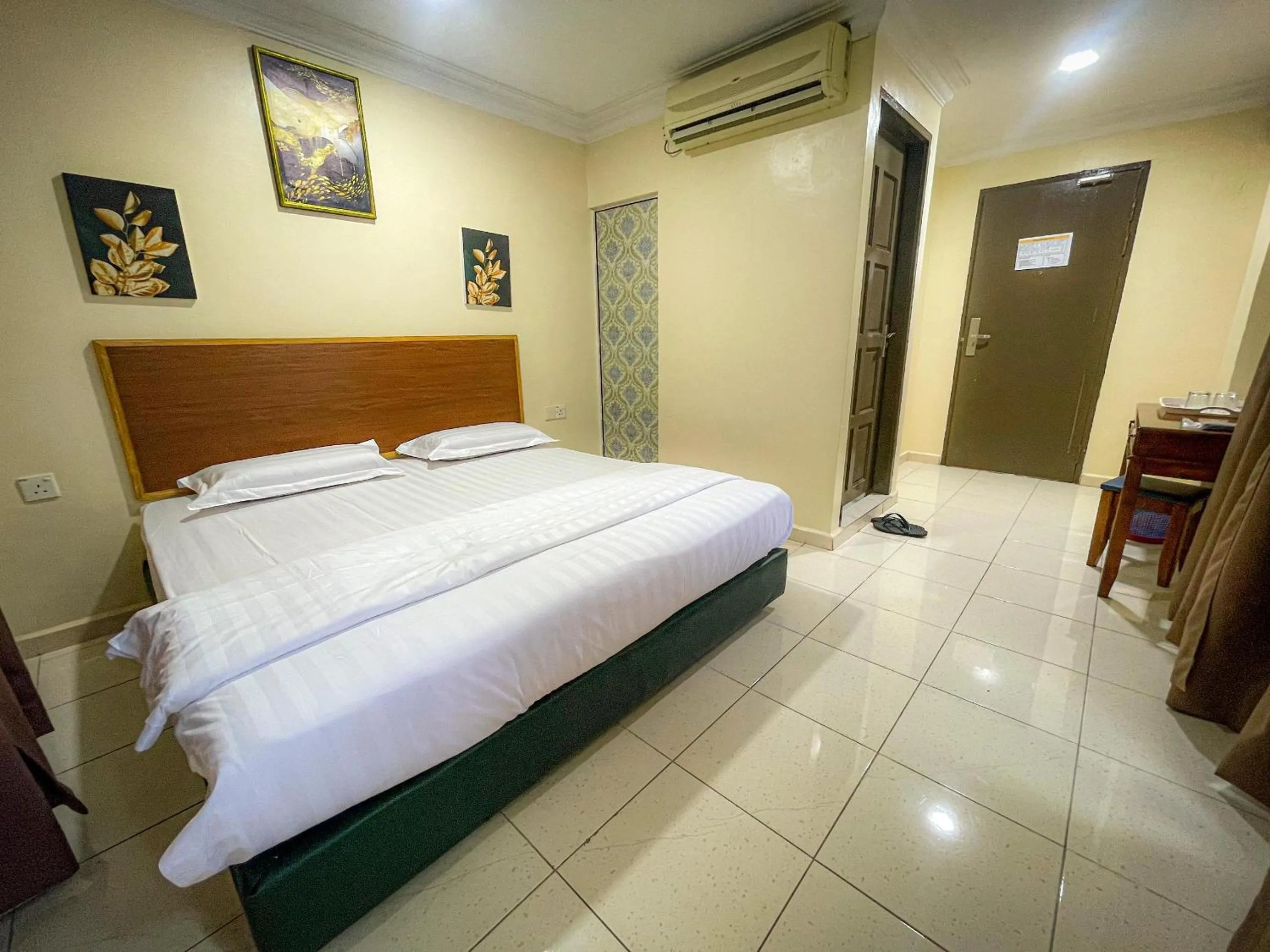 Bedroom, Bed in The Hotel