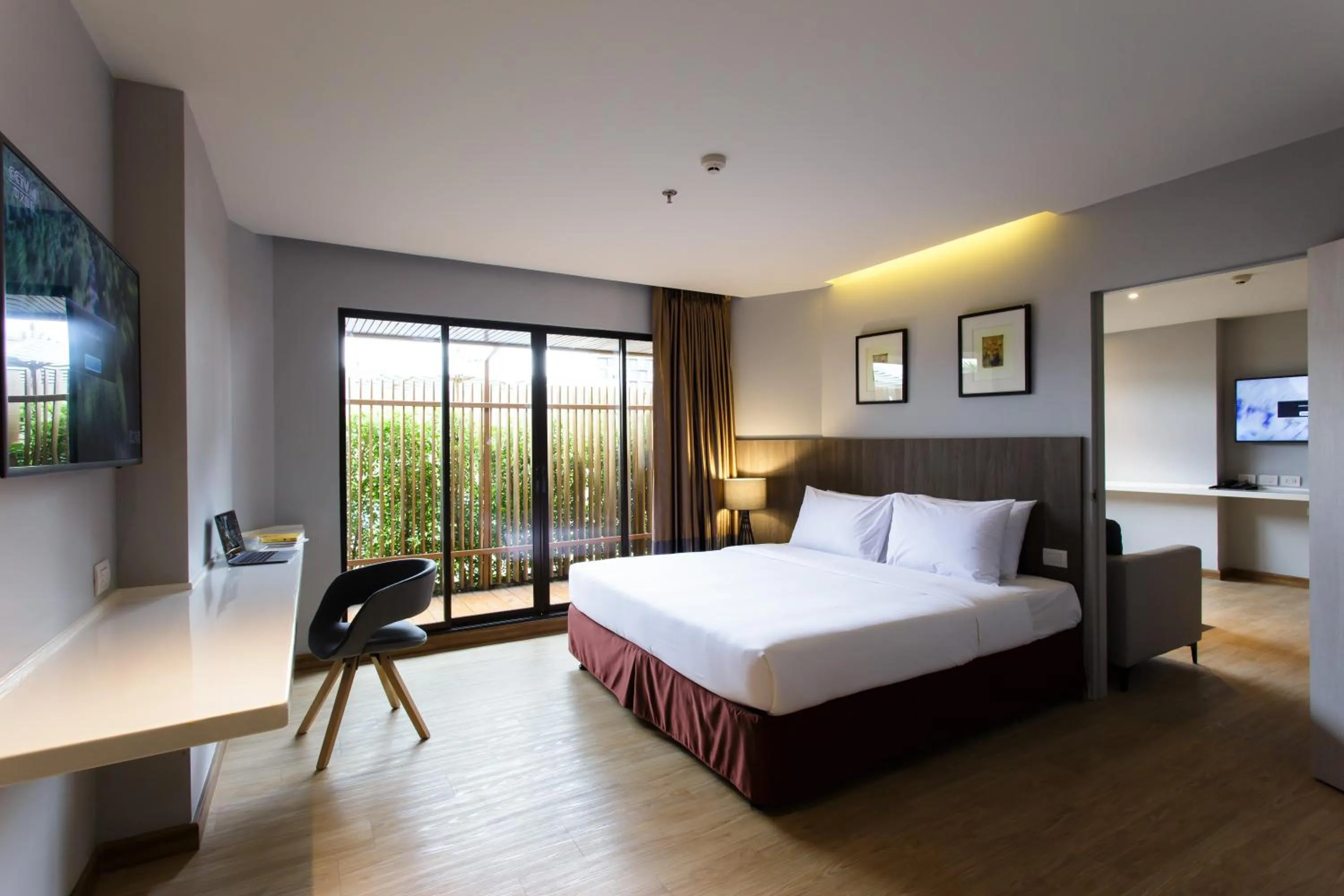 View (from property/room), Bed in Jazzotel Bangkok