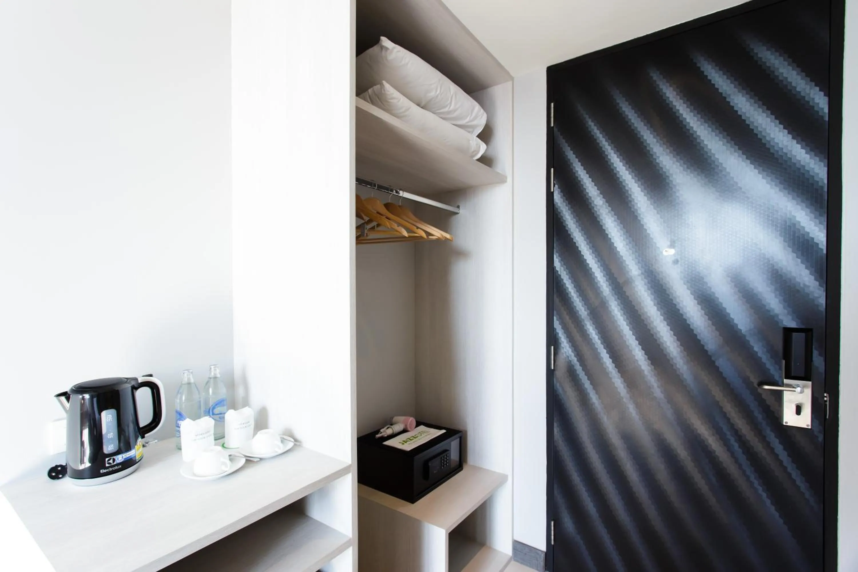 Coffee/tea facilities, Bed in Jazzotel Bangkok