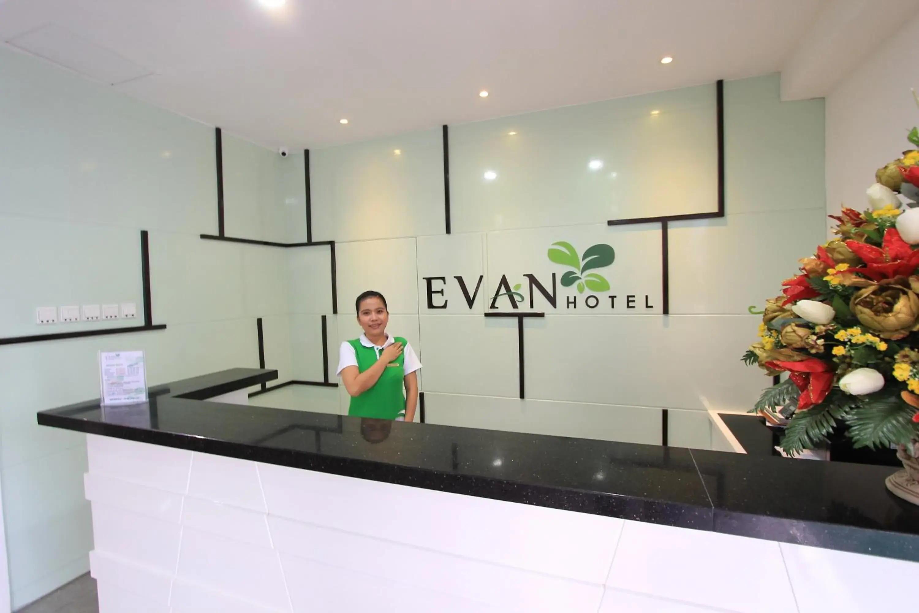 Lobby or reception in Evan Hotel - Non Smoking Lobby or reception in Evan Hotel - Non Smoking