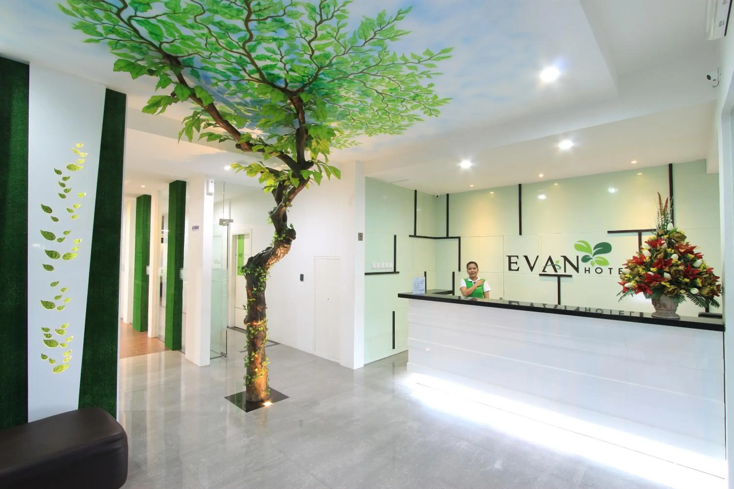 Lobby or reception in Evan Hotel - Non Smoking Lobby or reception in Evan Hotel - Non Smoking
