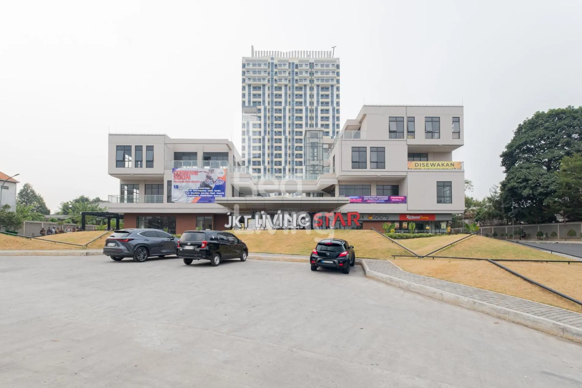 Property building in RedLiving Apartemen Jakarta Living Star - BoboRooms