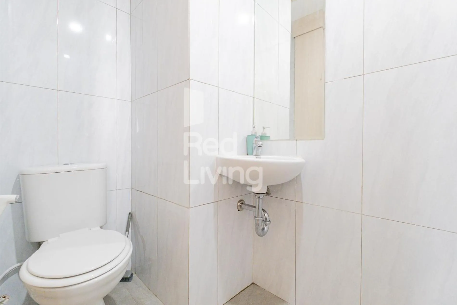 Bathroom in RedLiving Apartemen Jakarta Living Star - BoboRooms