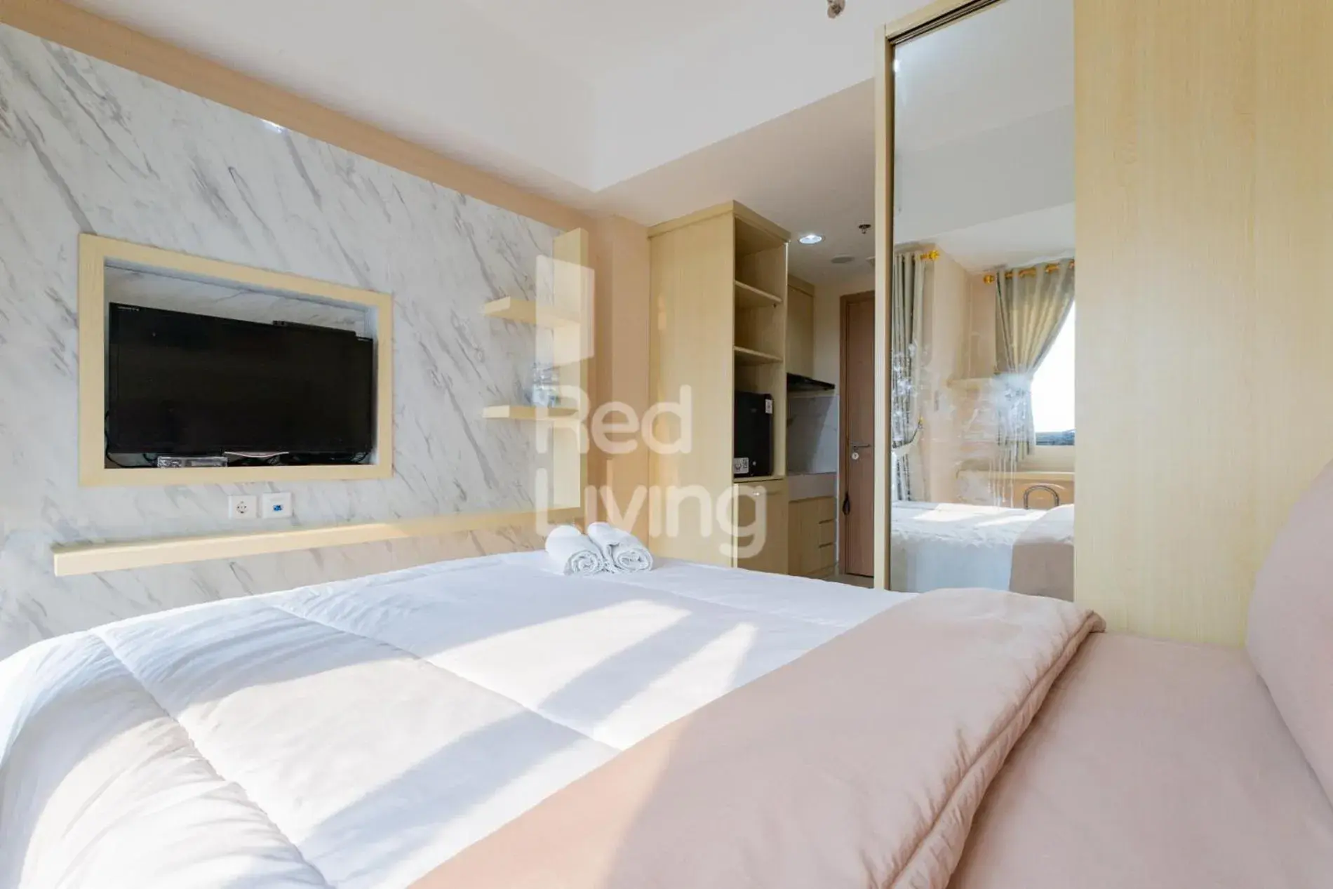 Bedroom, Bed in RedLiving Apartemen Jakarta Living Star - BoboRooms Bedroom, Bed in RedLiving Apartemen Jakarta Living Star - BoboRooms