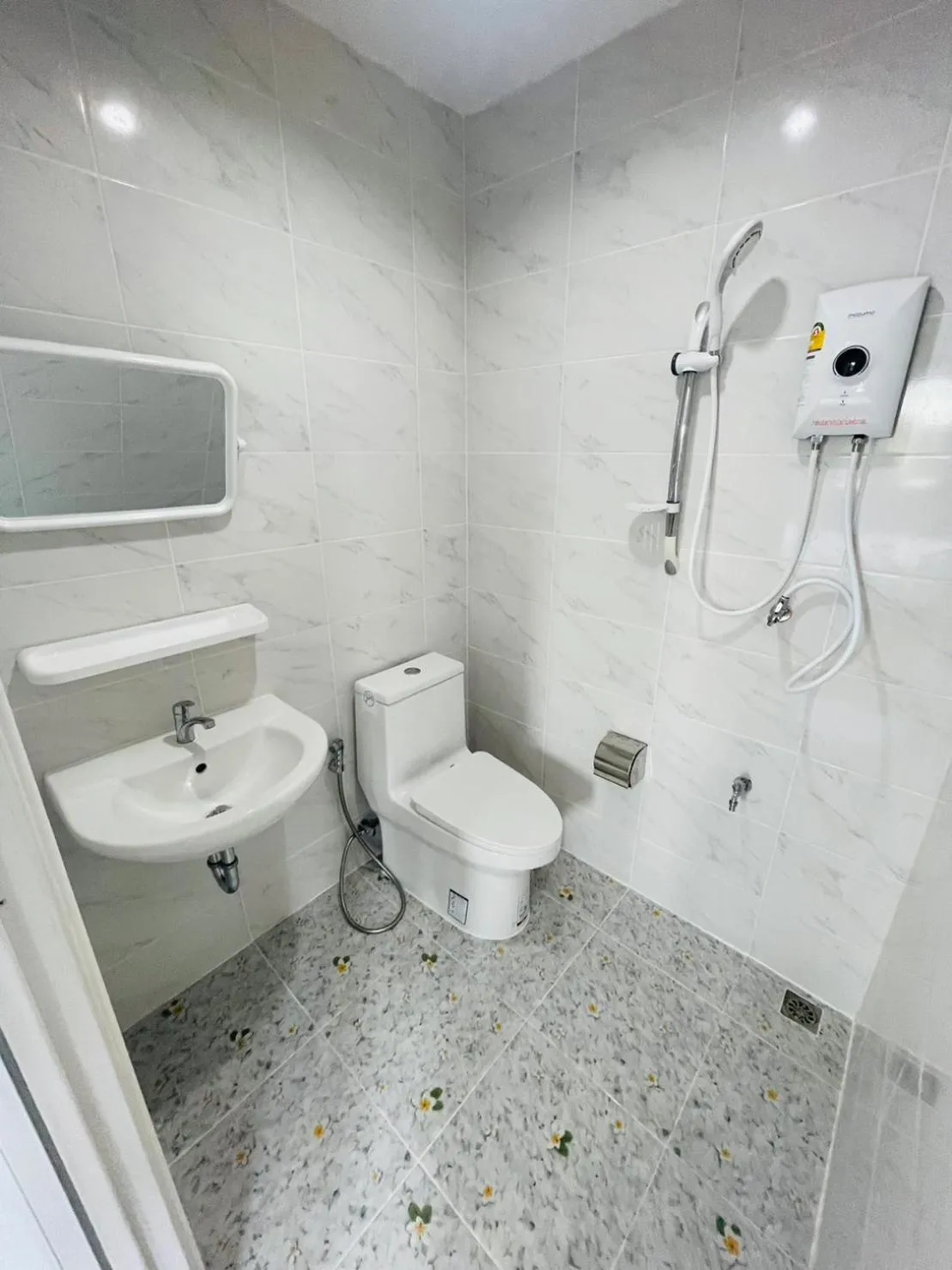 Shower in Chiang Kham Ruk Khun Hotel