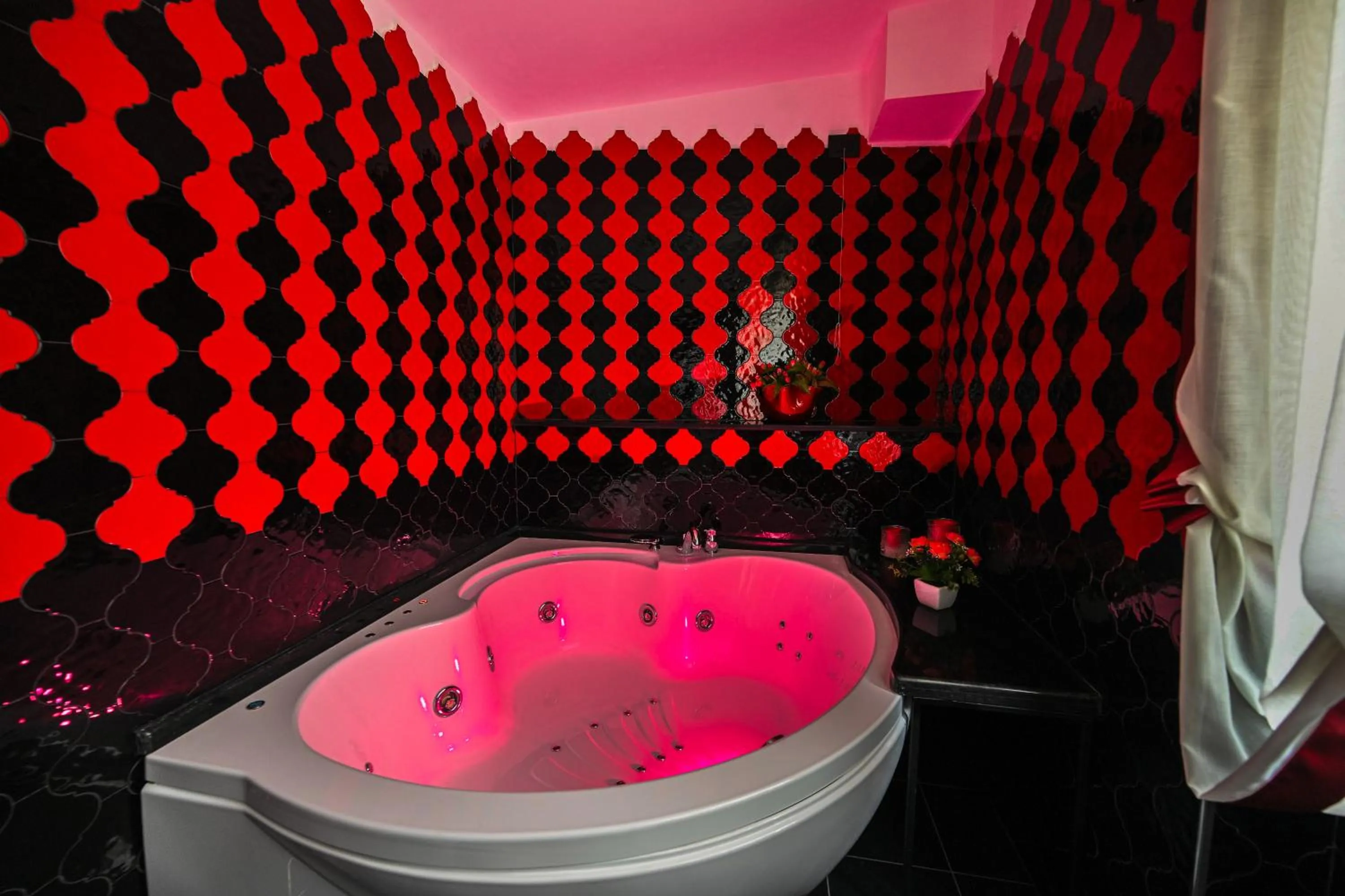 Hot Tub in Hotel Mastrodattia