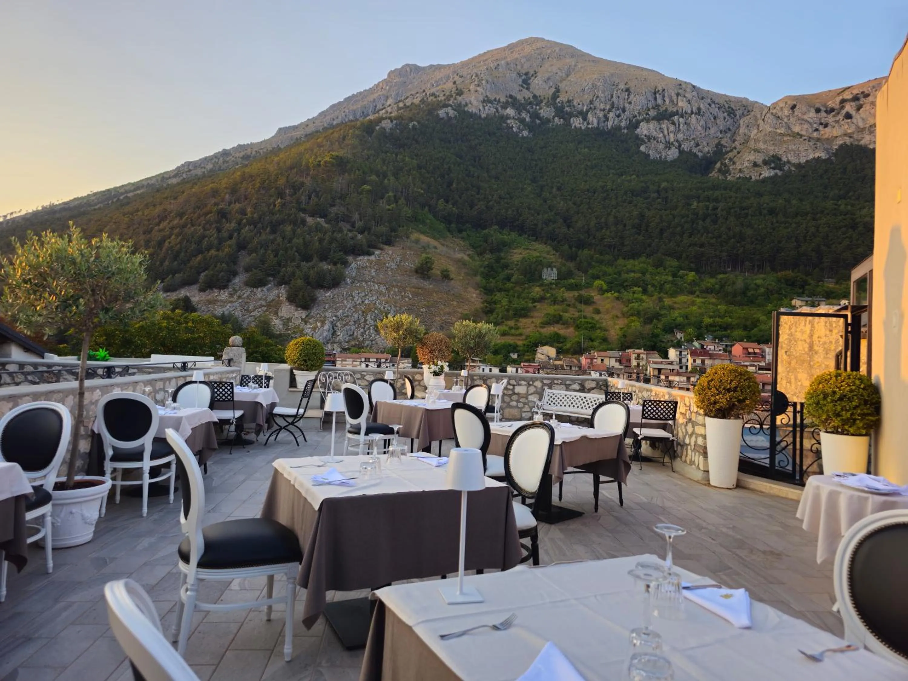 Restaurant/places to eat in Hotel Mastrodattia