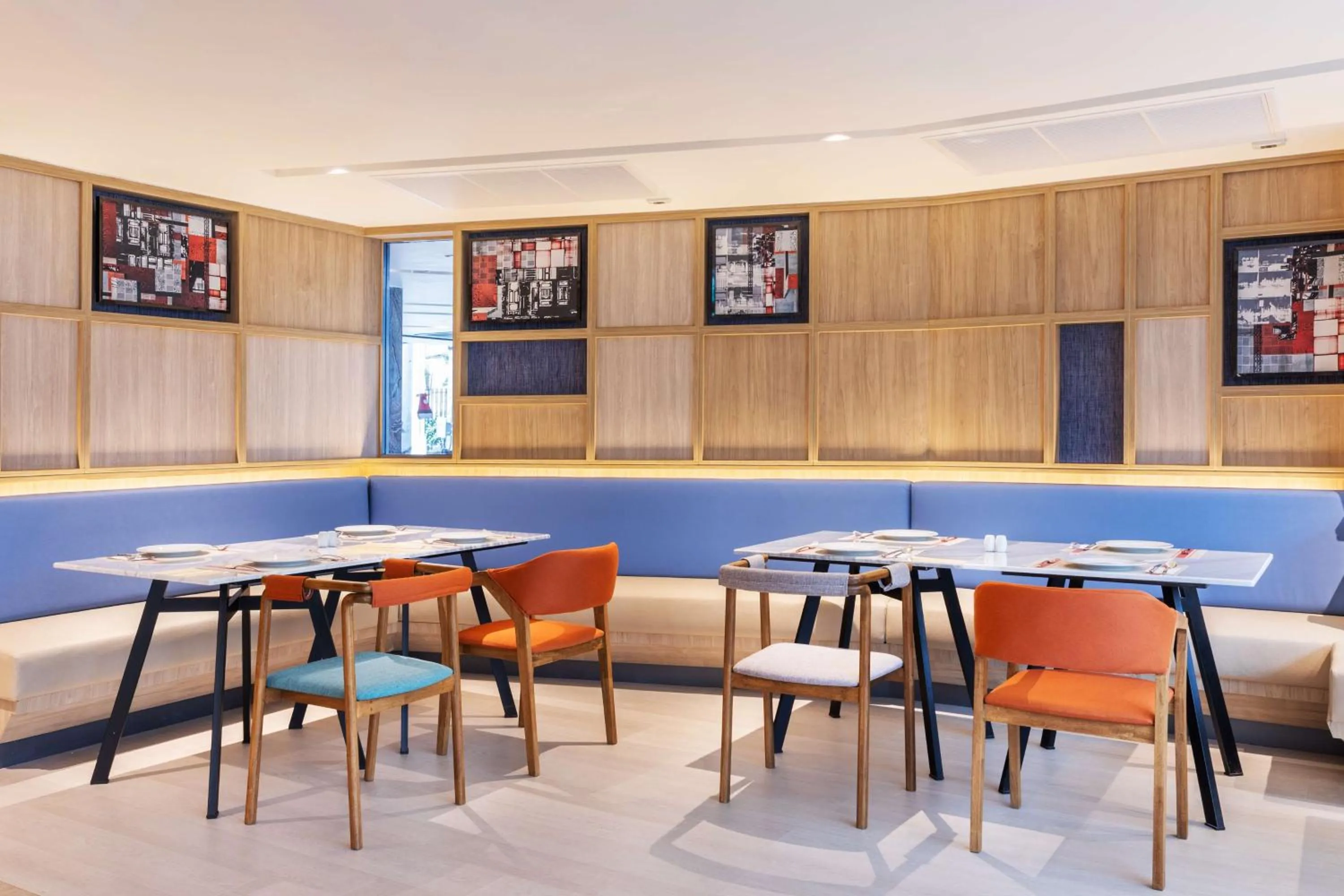 Restaurant/places to eat in Best Western Click Sathorn 11 Bangkok