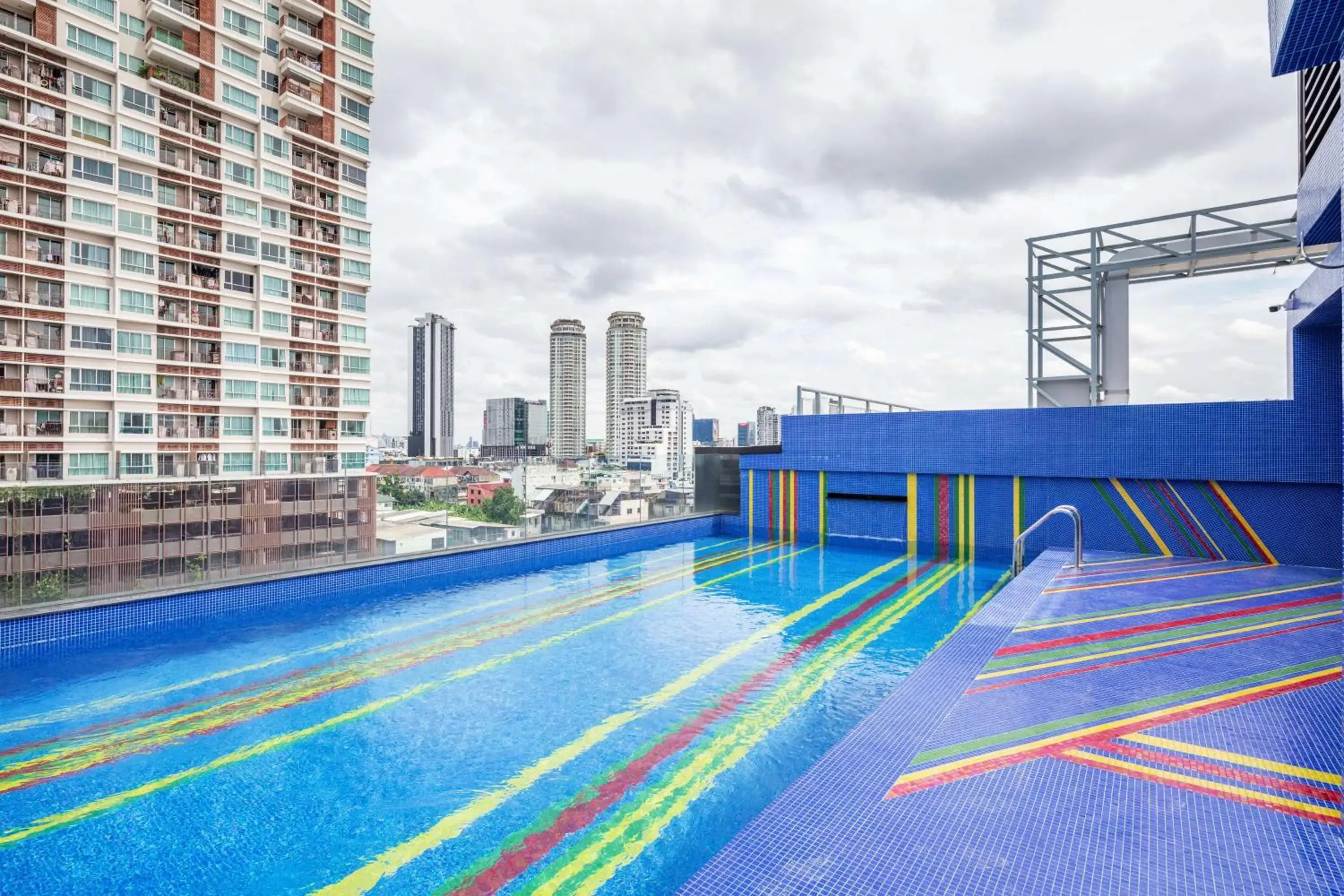 Pool view in Best Western Click Sathorn 11 Bangkok Pool view in Best Western Click Sathorn 11 Bangkok