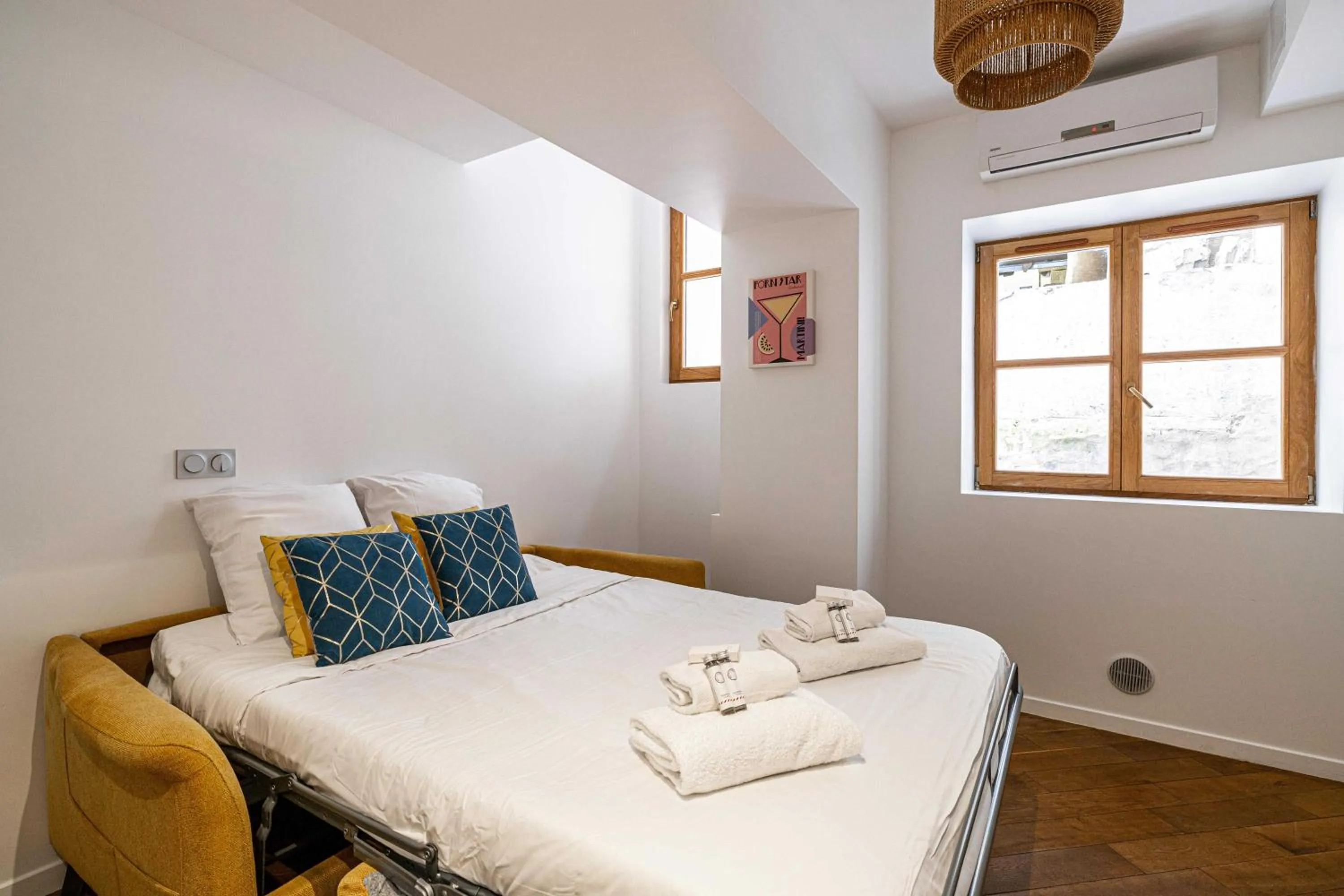 Bed in Renovated apartment - Cannes Meynadier