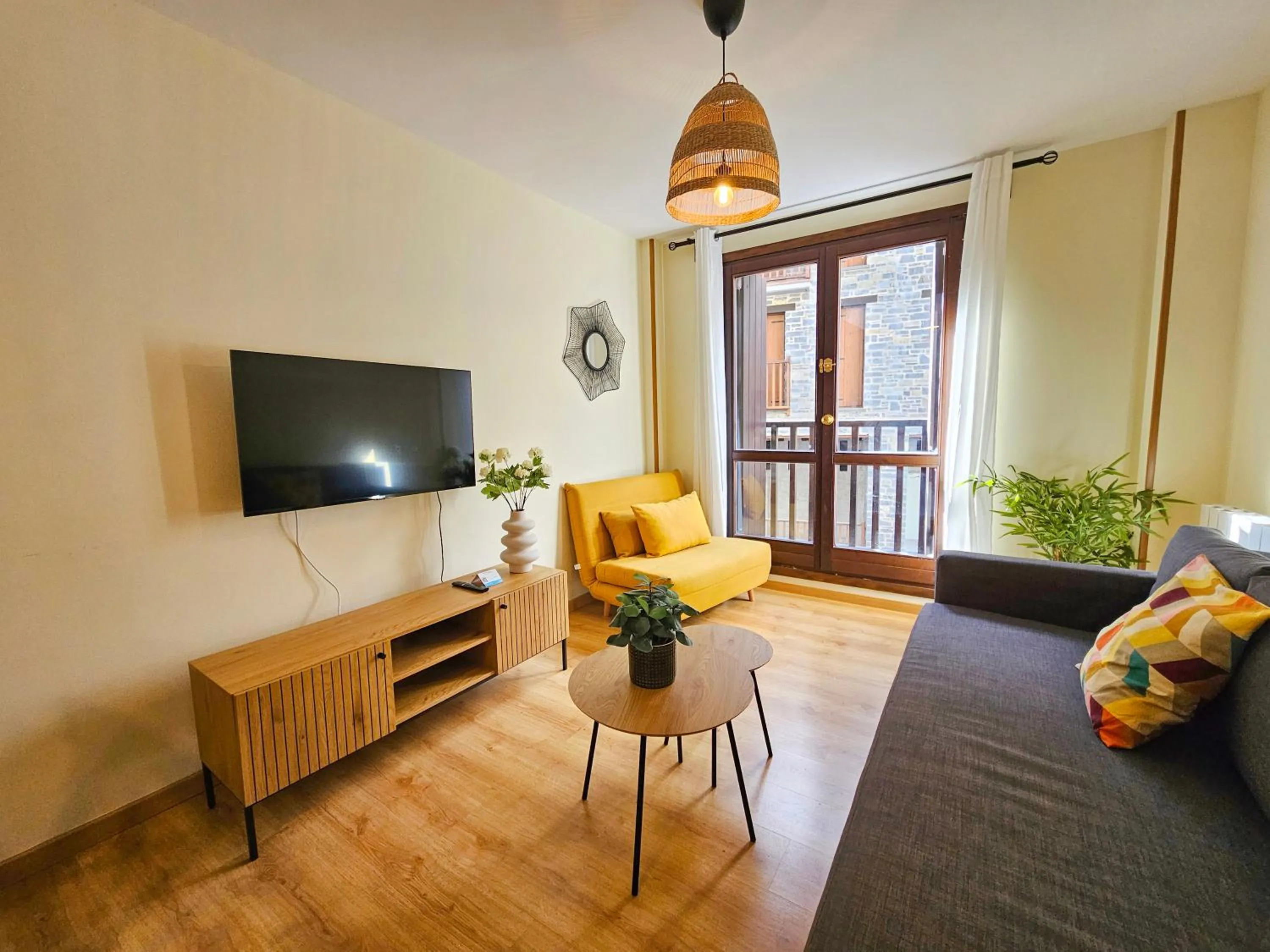 TV and multimedia in Apartamentos Escarrilla Suites 3000