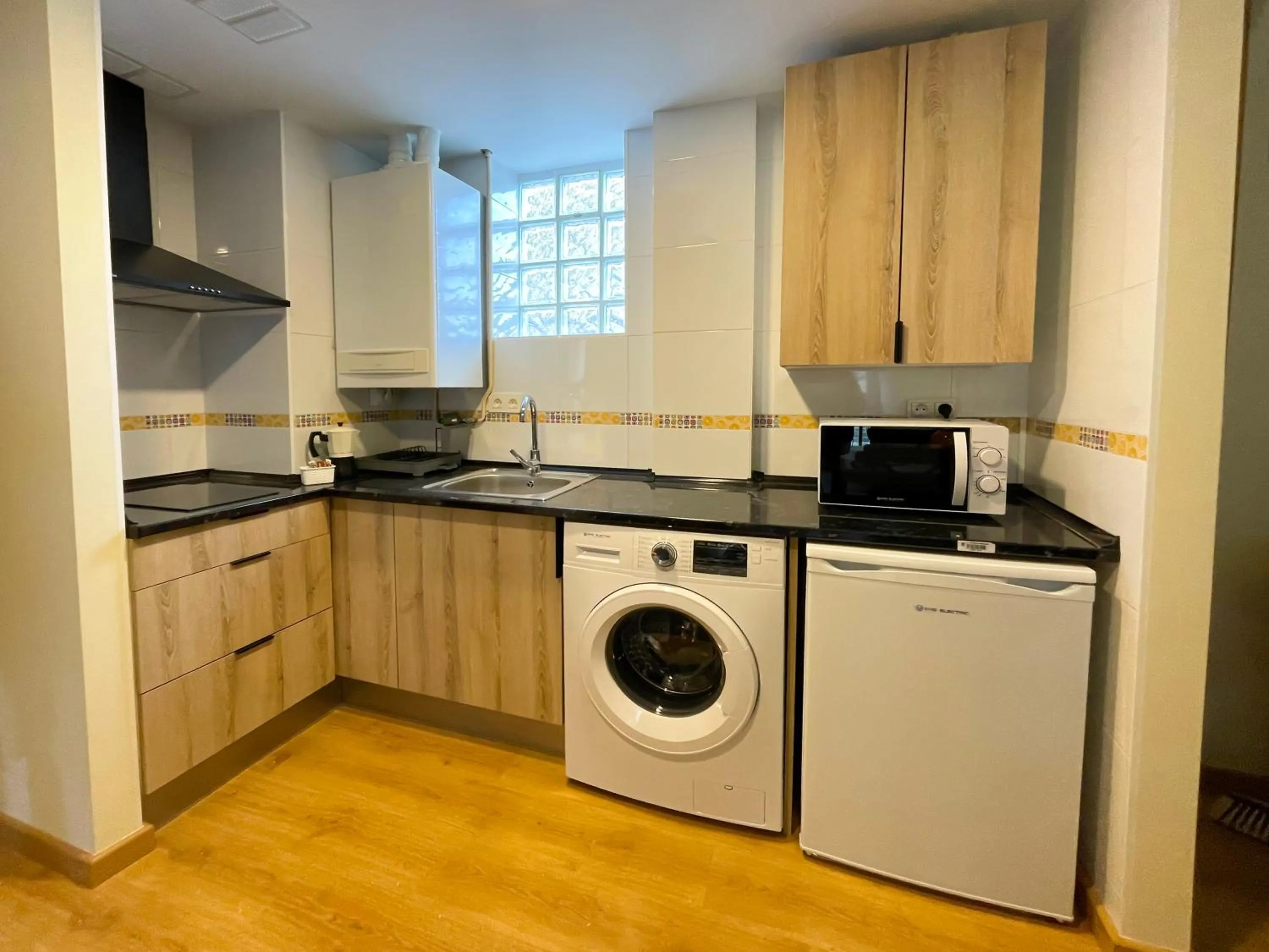 Kitchen or kitchenette in Apartamentos Escarrilla Suites 3000