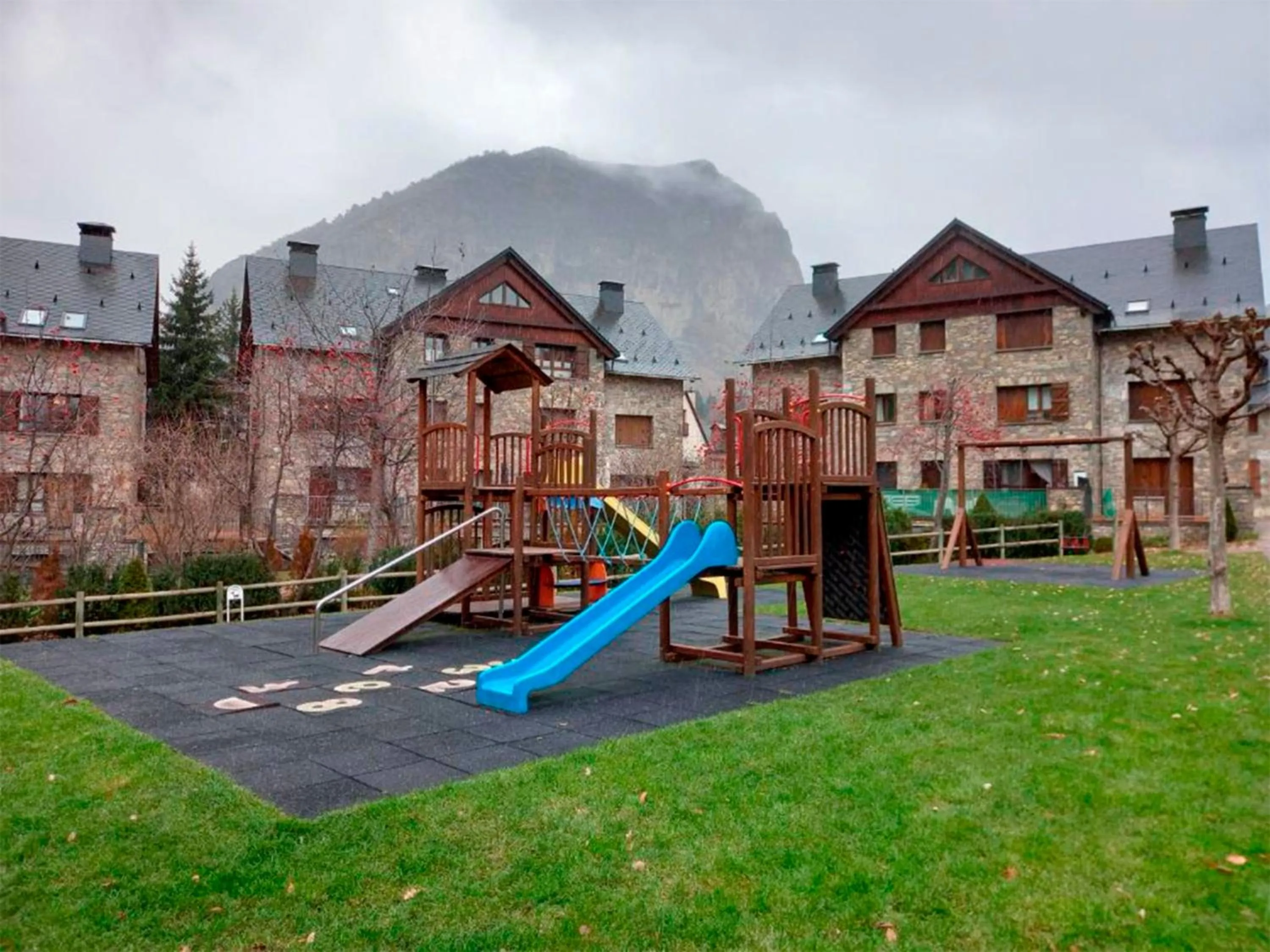 Children play ground in Apartamentos Escarrilla Suites 3000