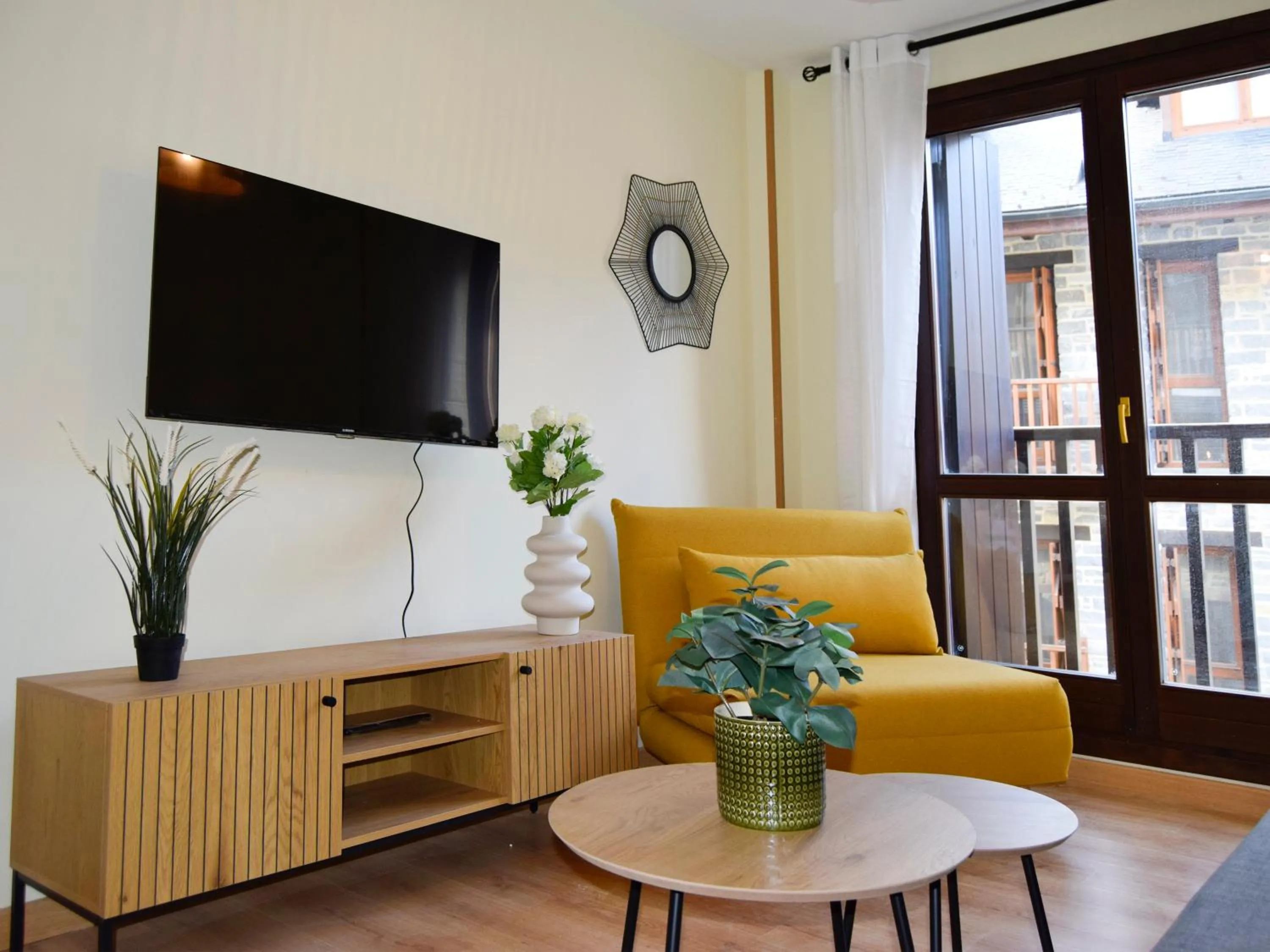 TV and multimedia in Apartamentos Escarrilla Suites 3000