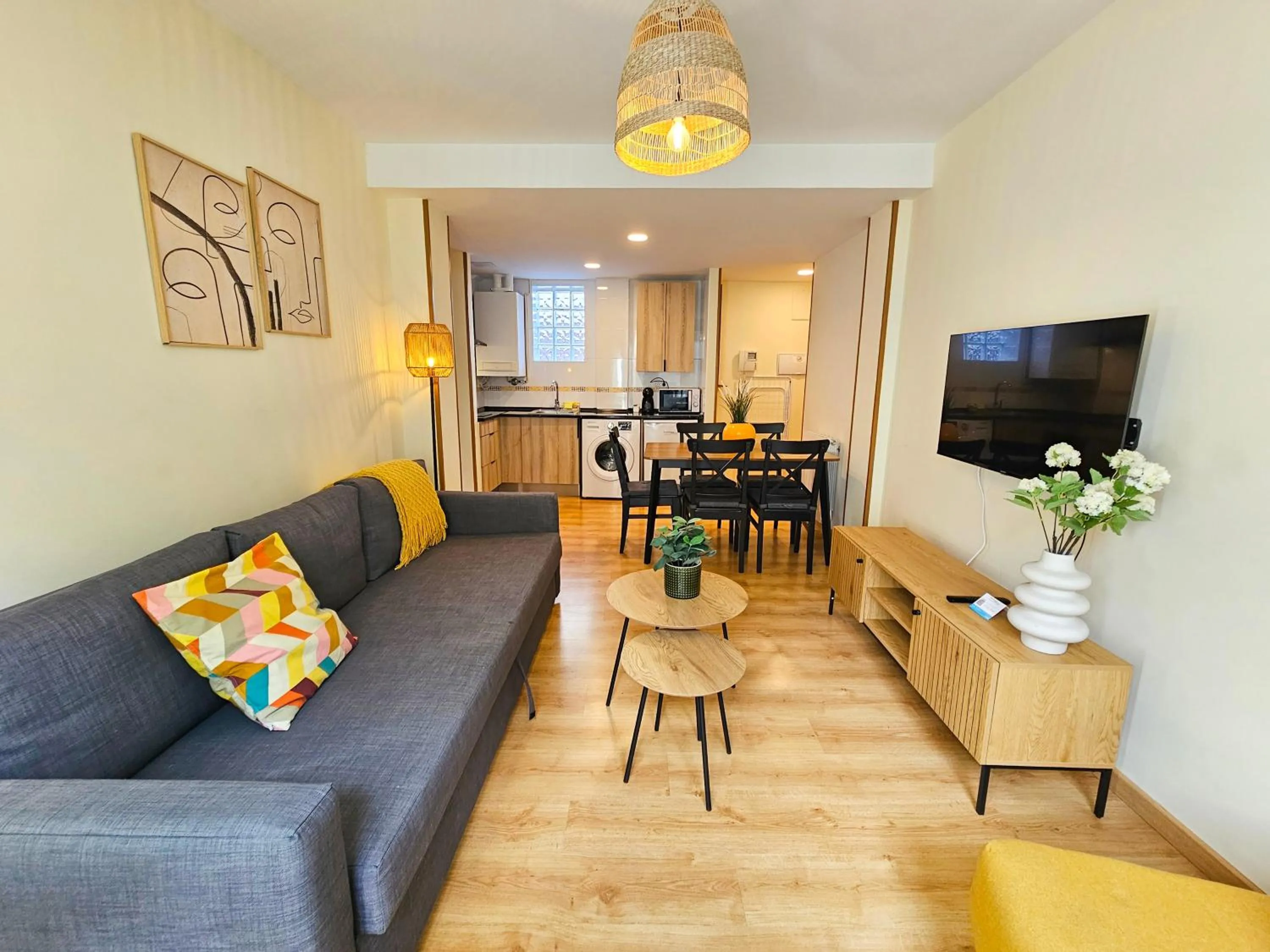 TV and multimedia in Apartamentos Escarrilla Suites 3000