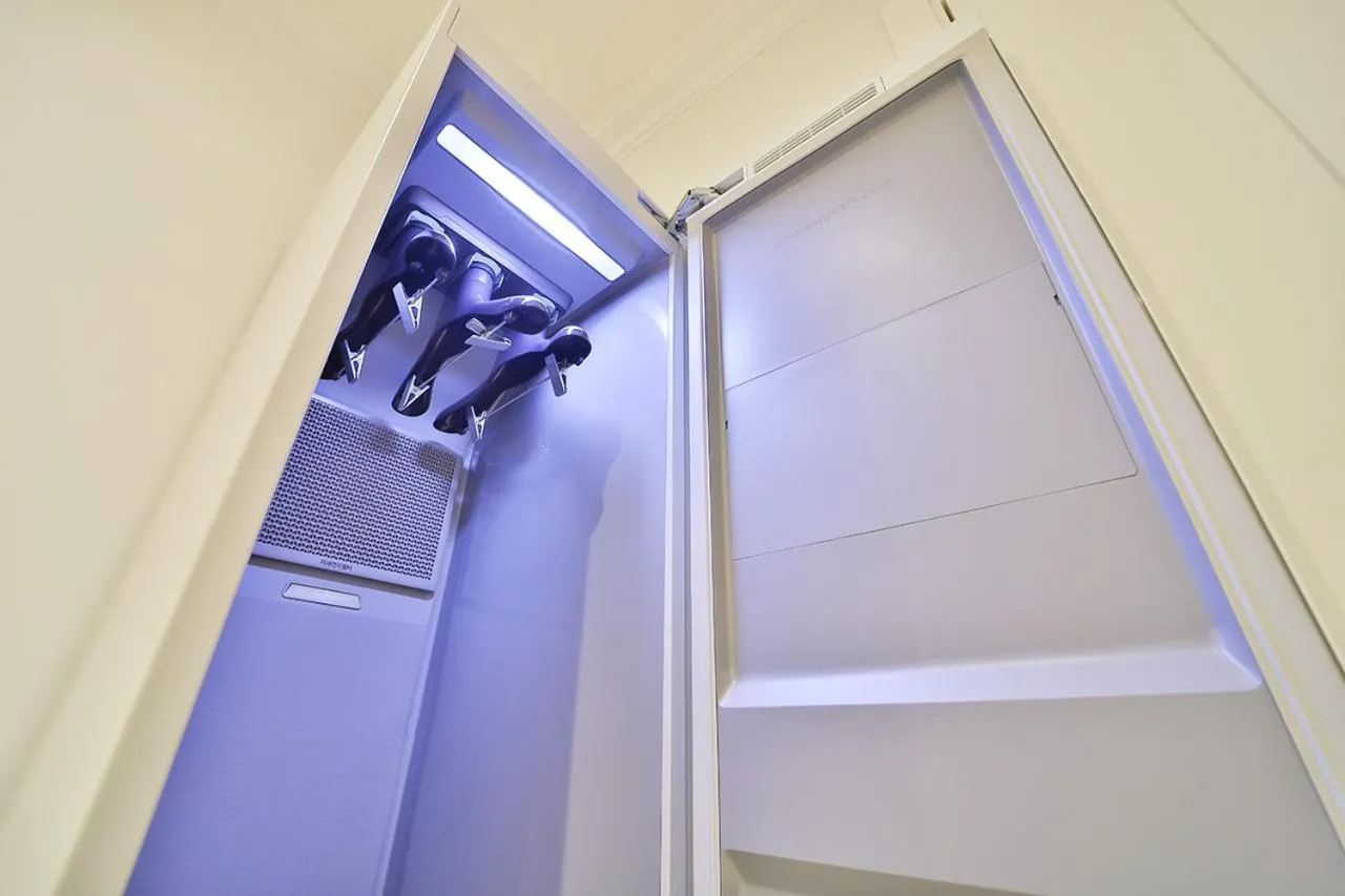 wardrobe in Hotel Yeogiuhtte Gumi Indong 2