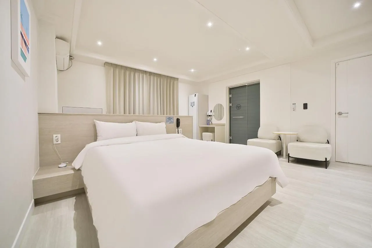Photo of the whole room, Bed in Hotel Yeogiuhtte Gumi Indong 2