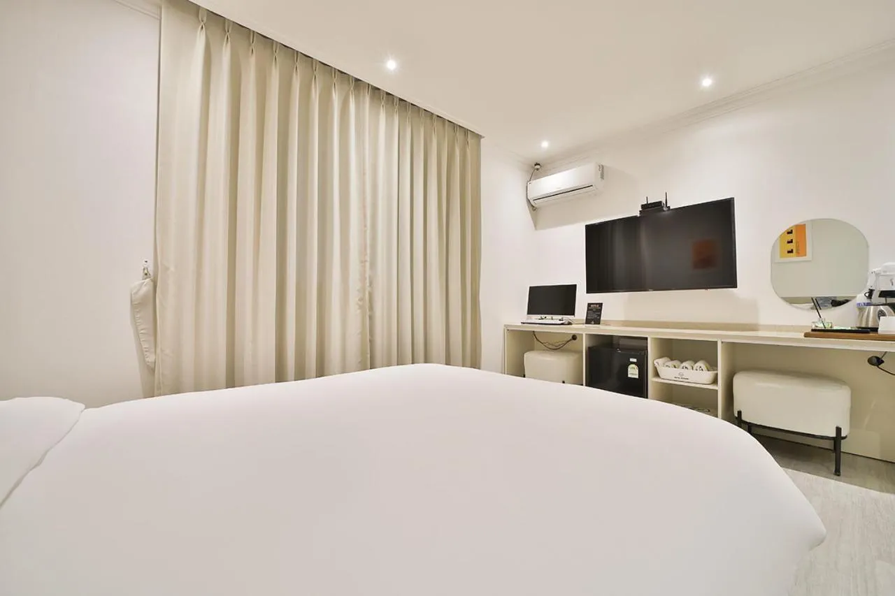 Photo of the whole room, Bed in Hotel Yeogiuhtte Gumi Indong 2