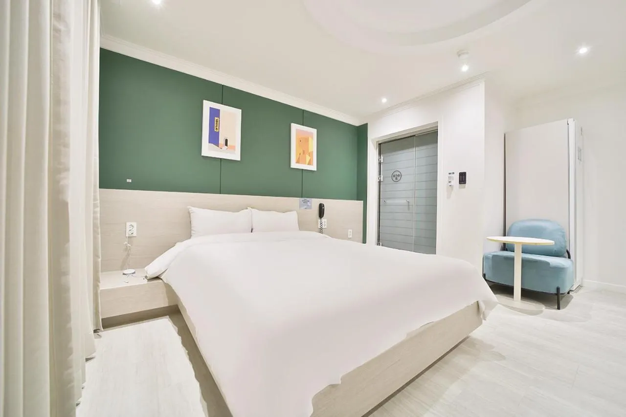 Photo of the whole room, Bed in Hotel Yeogiuhtte Gumi Indong 2