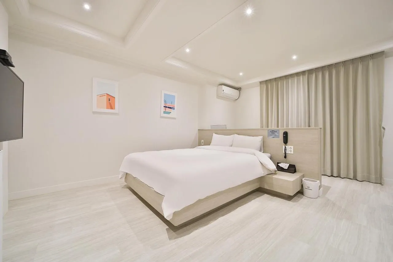 Bed in Hotel Yeogiuhtte Gumi Indong 2