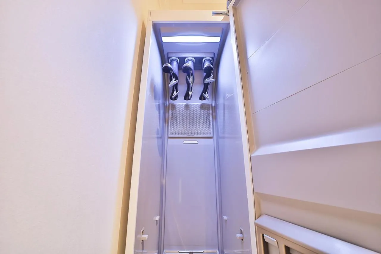 wardrobe in Hotel Yeogiuhtte Gumi Indong 2