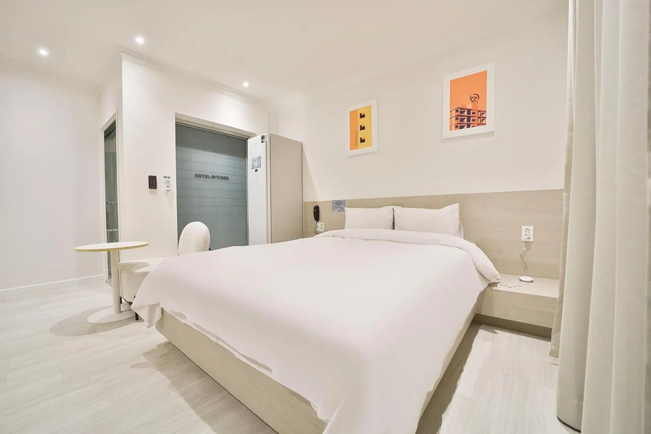 Photo of the whole room, Bed in Hotel Yeogiuhtte Gumi Indong 2