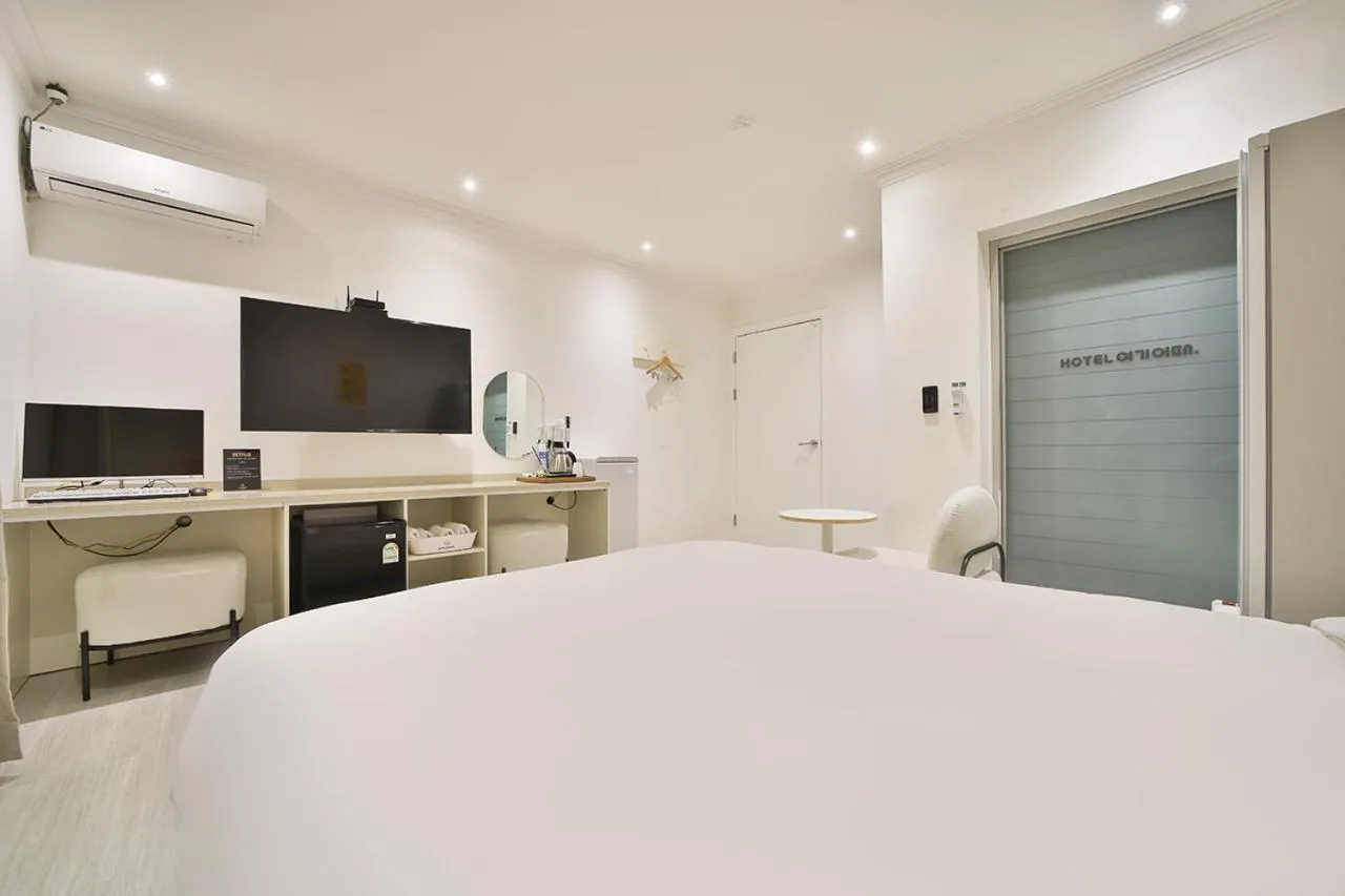 Photo of the whole room, Bed in Hotel Yeogiuhtte Gumi Indong 2