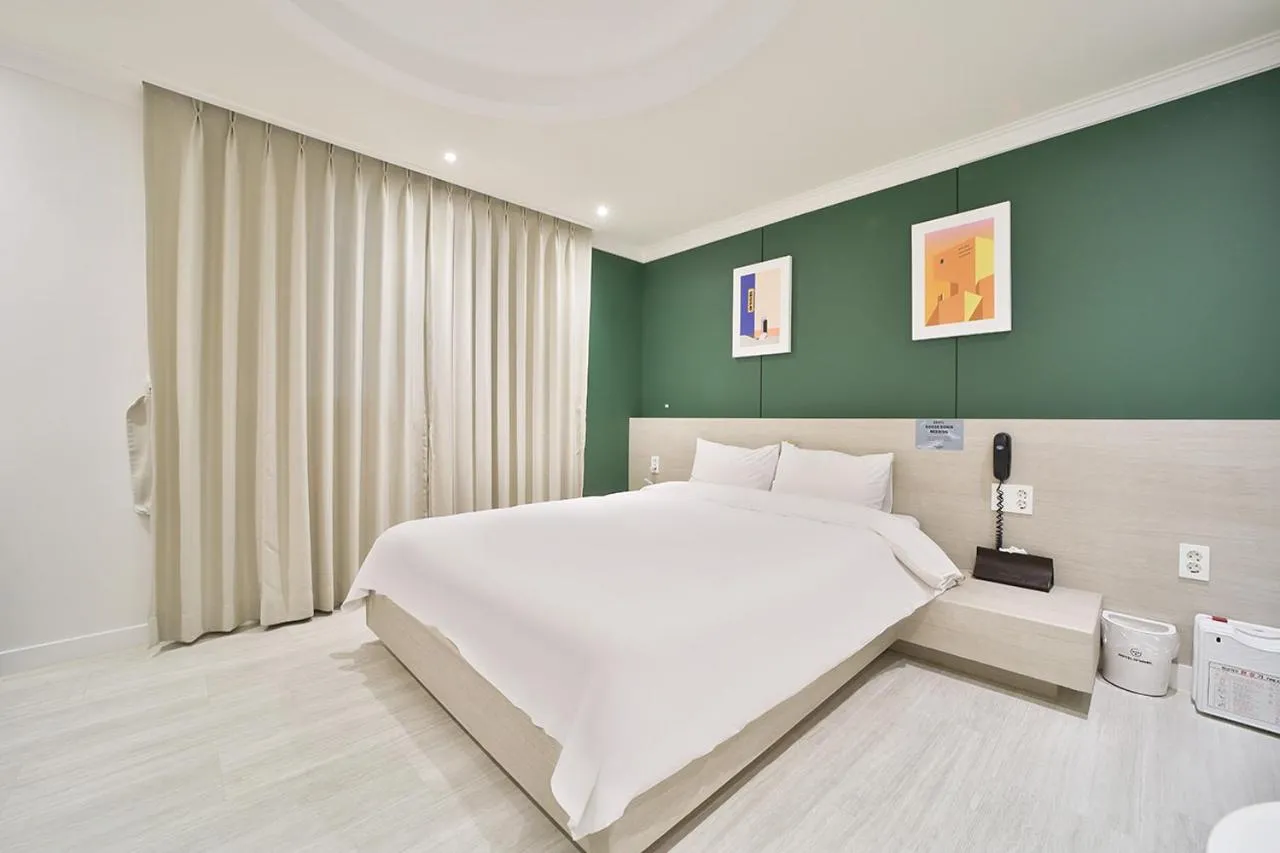 Photo of the whole room, Bed in Hotel Yeogiuhtte Gumi Indong 2