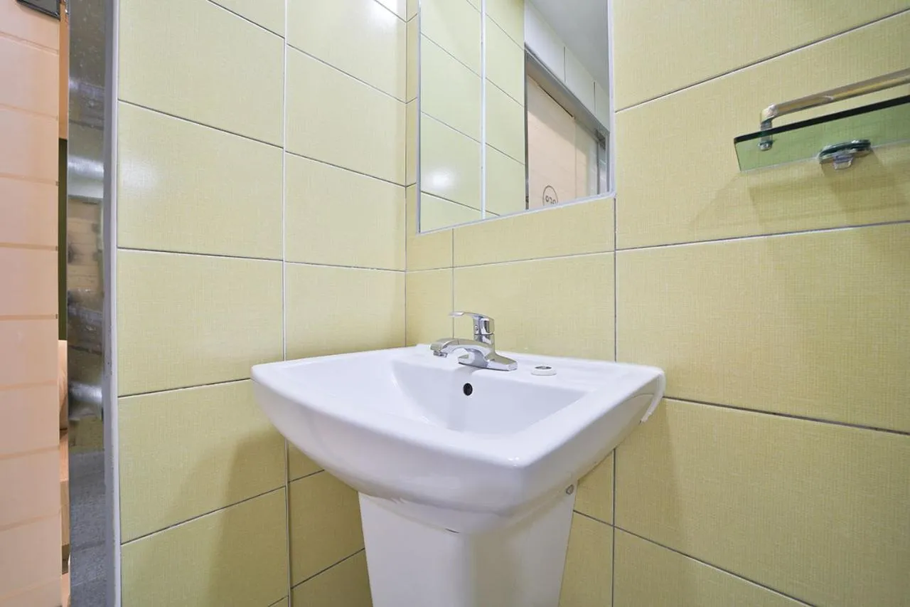 Bathroom in Hotel Yeogiuhtte Gumi Indong 2
