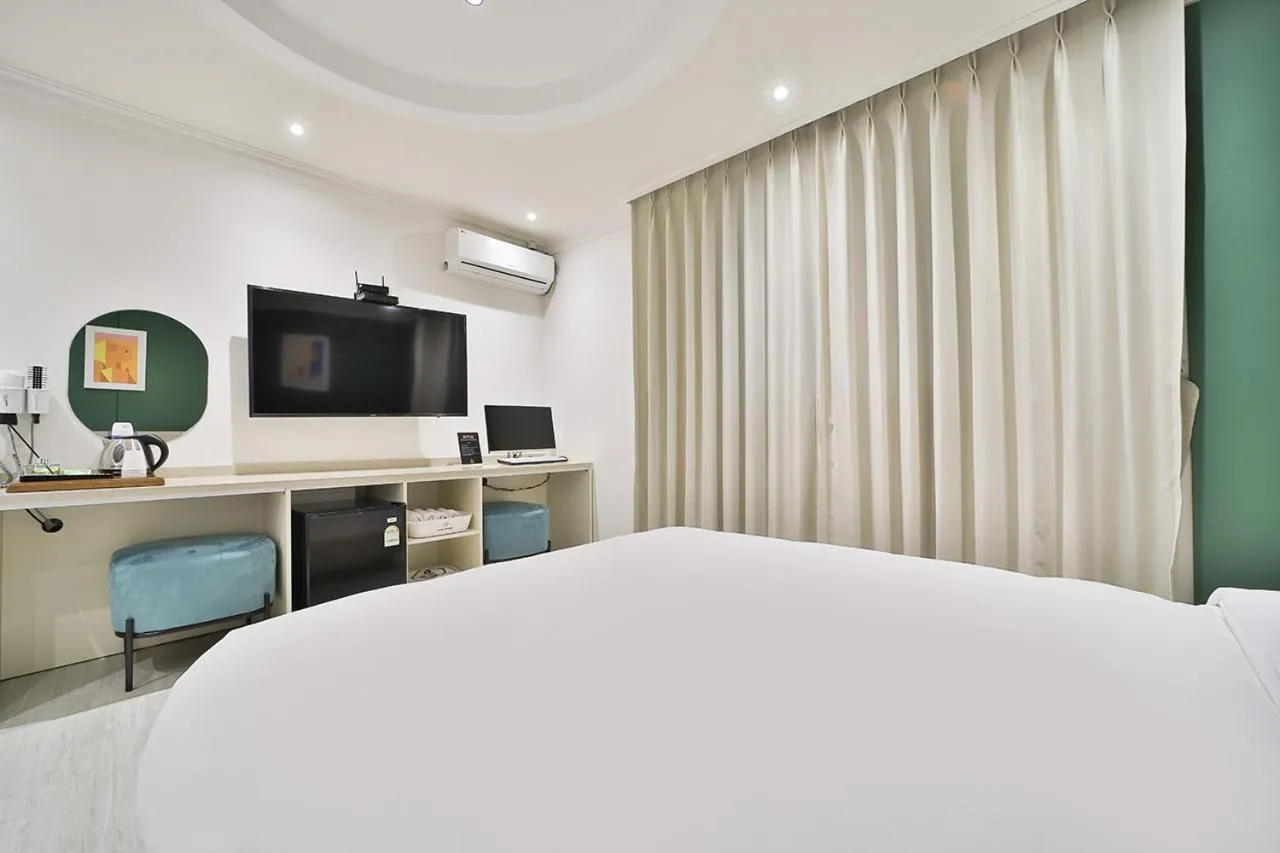 Bedroom, Bed in Hotel Yeogiuhtte Gumi Indong 2