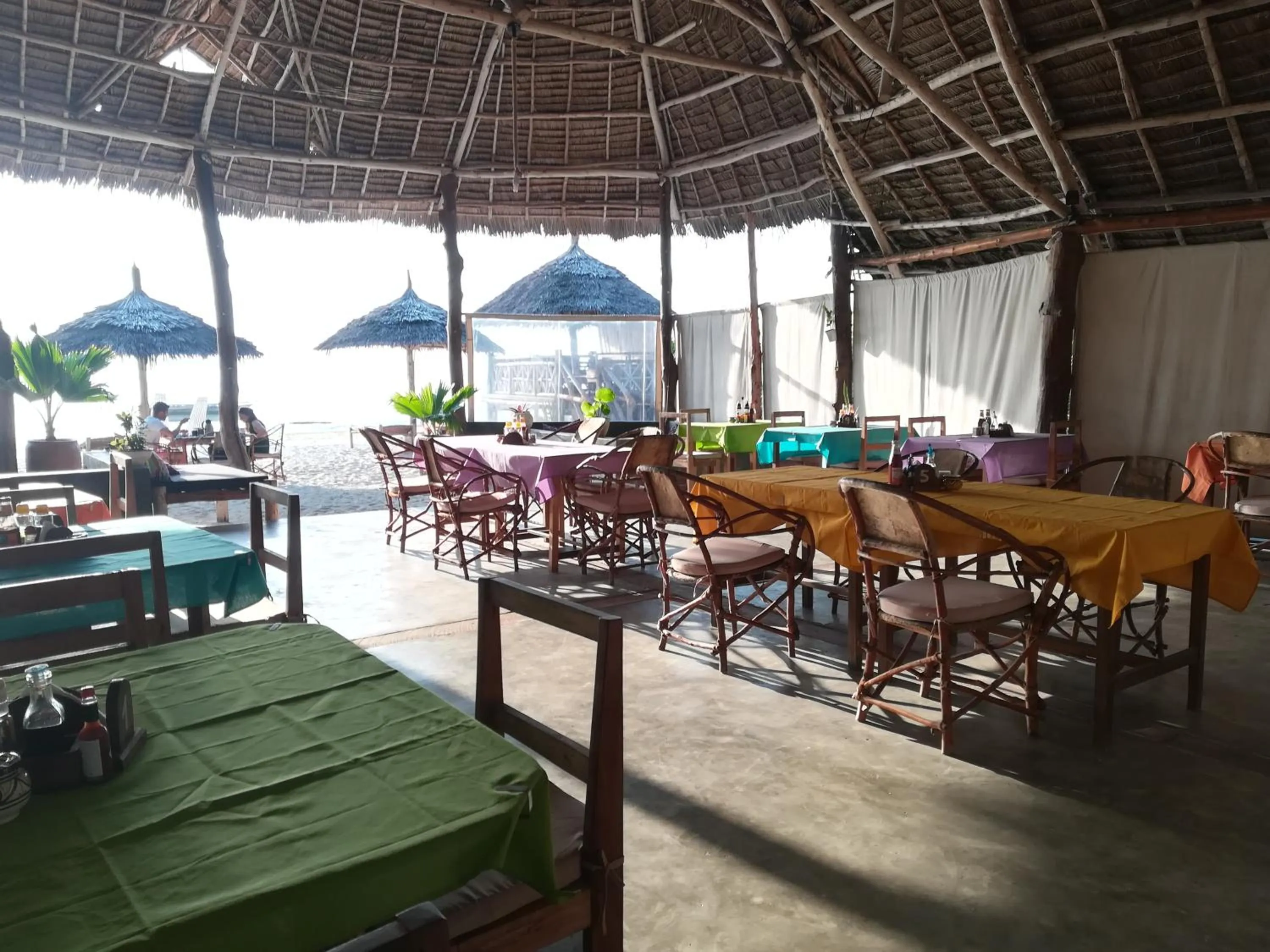 Restaurant/places to eat in Bahari Beach Bungalows