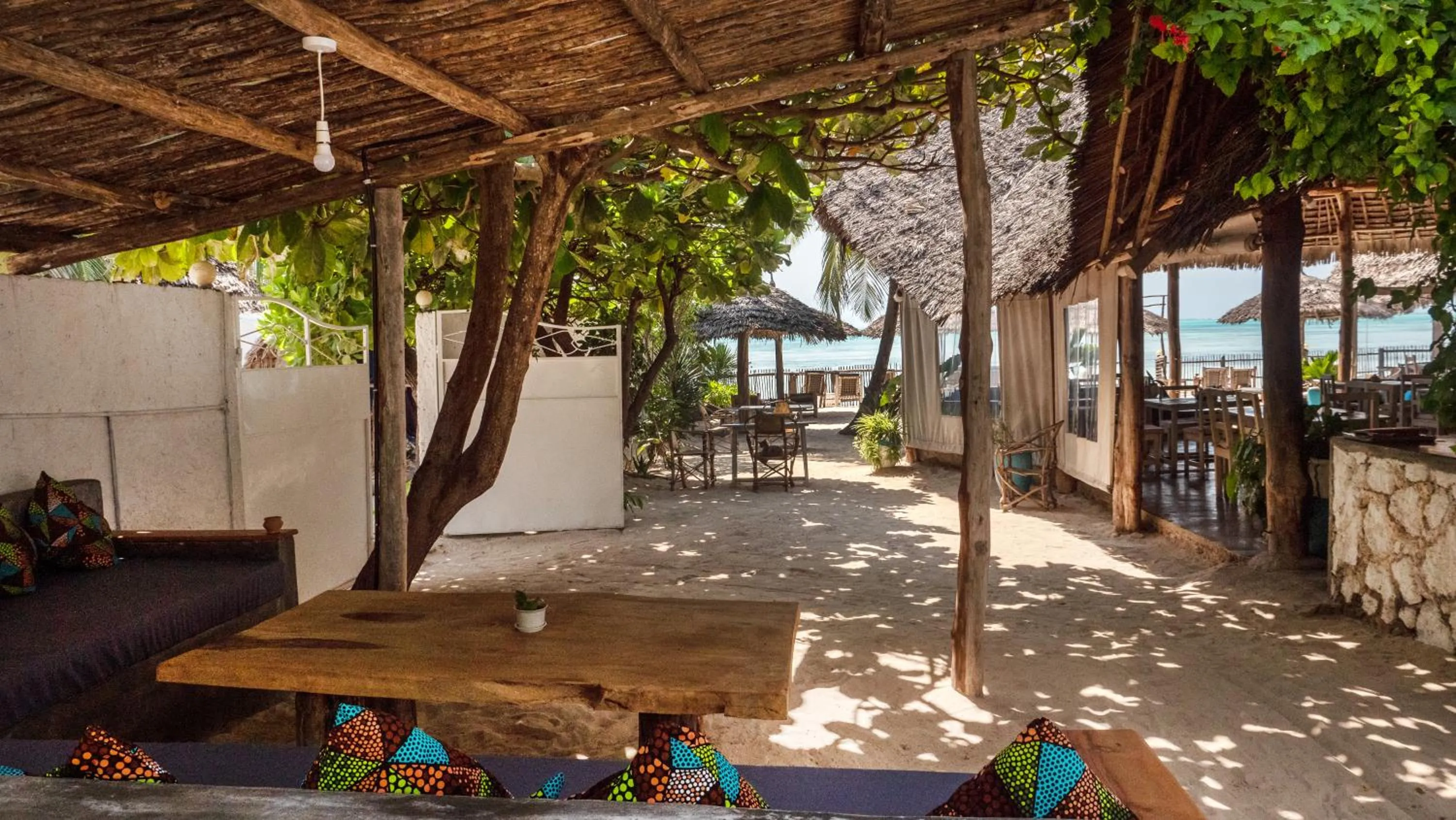 Restaurant/places to eat in Bahari Beach Bungalows