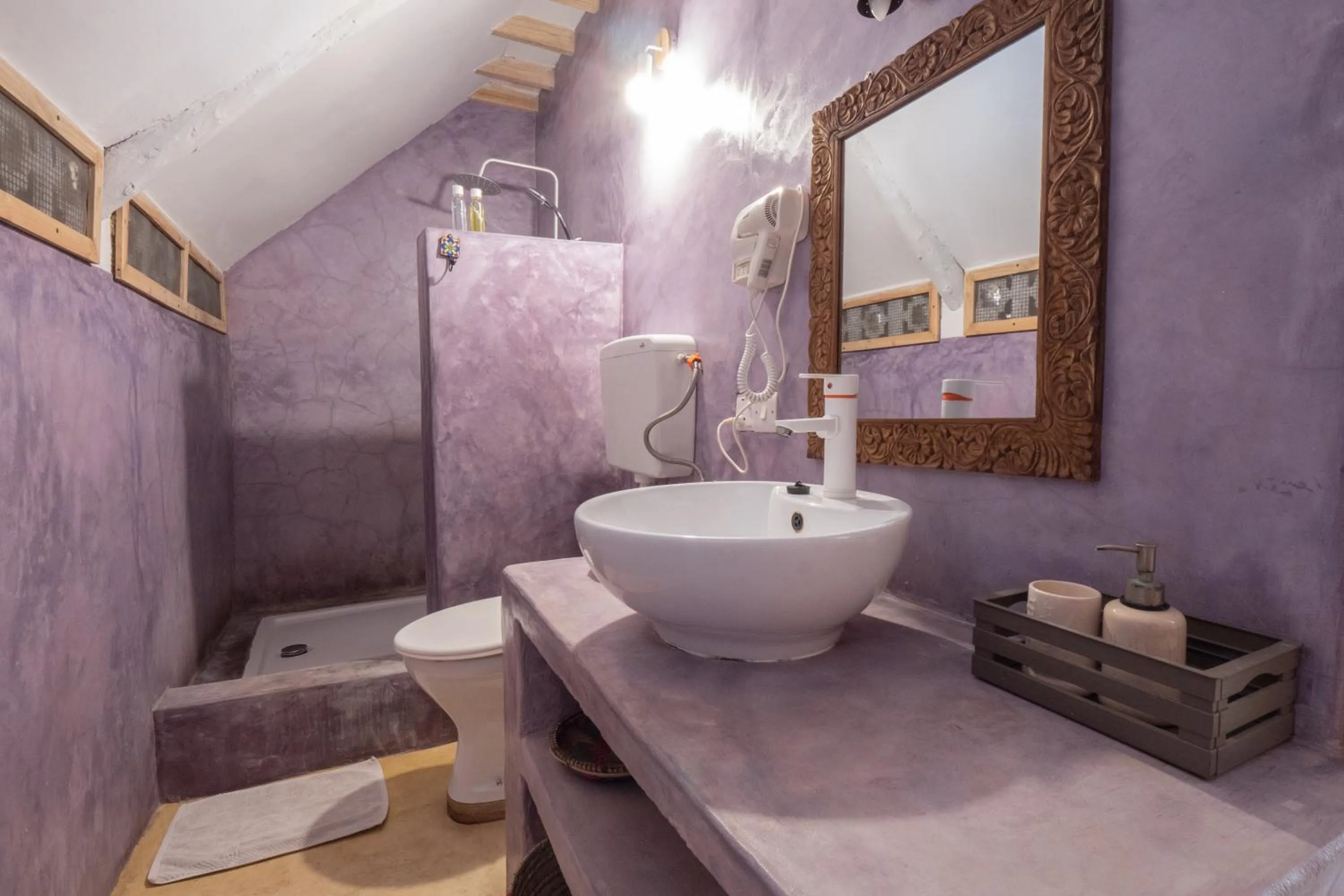 Toilet in Bahari Beach Bungalows