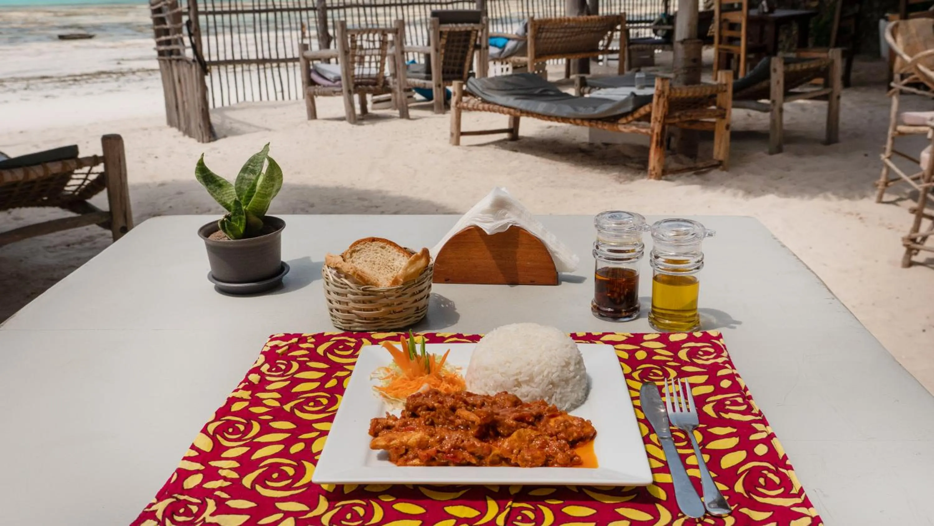 Restaurant/places to eat in Bahari Beach Bungalows