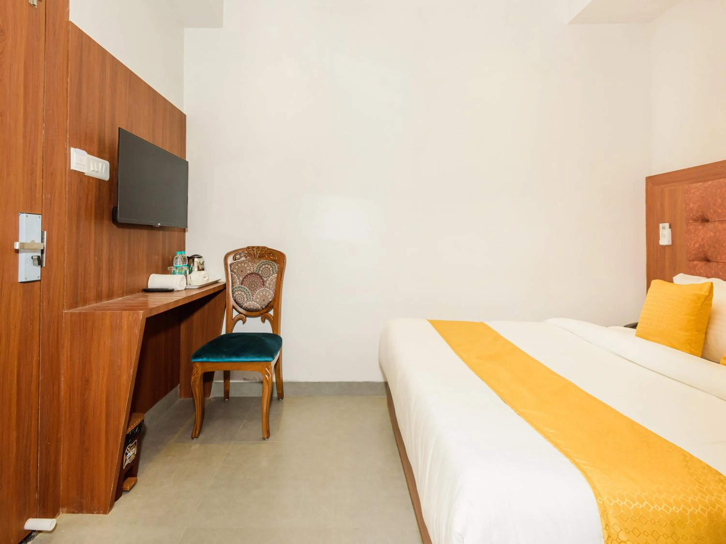 Seating area, Bed in Hotel Zillion Executive - Kurla West Mumbai