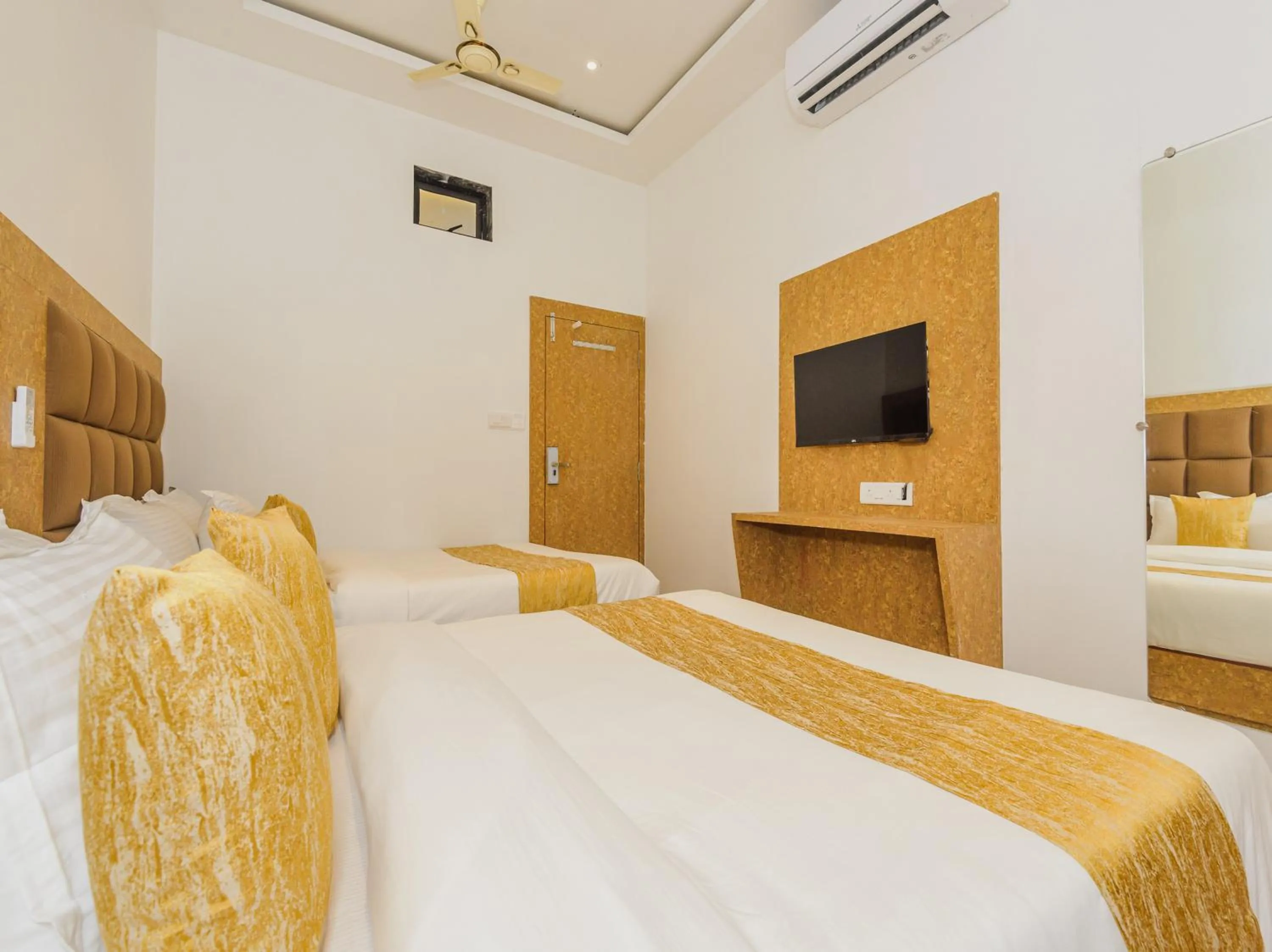 Bed in Hotel Zillion Executive - Kurla West Mumbai