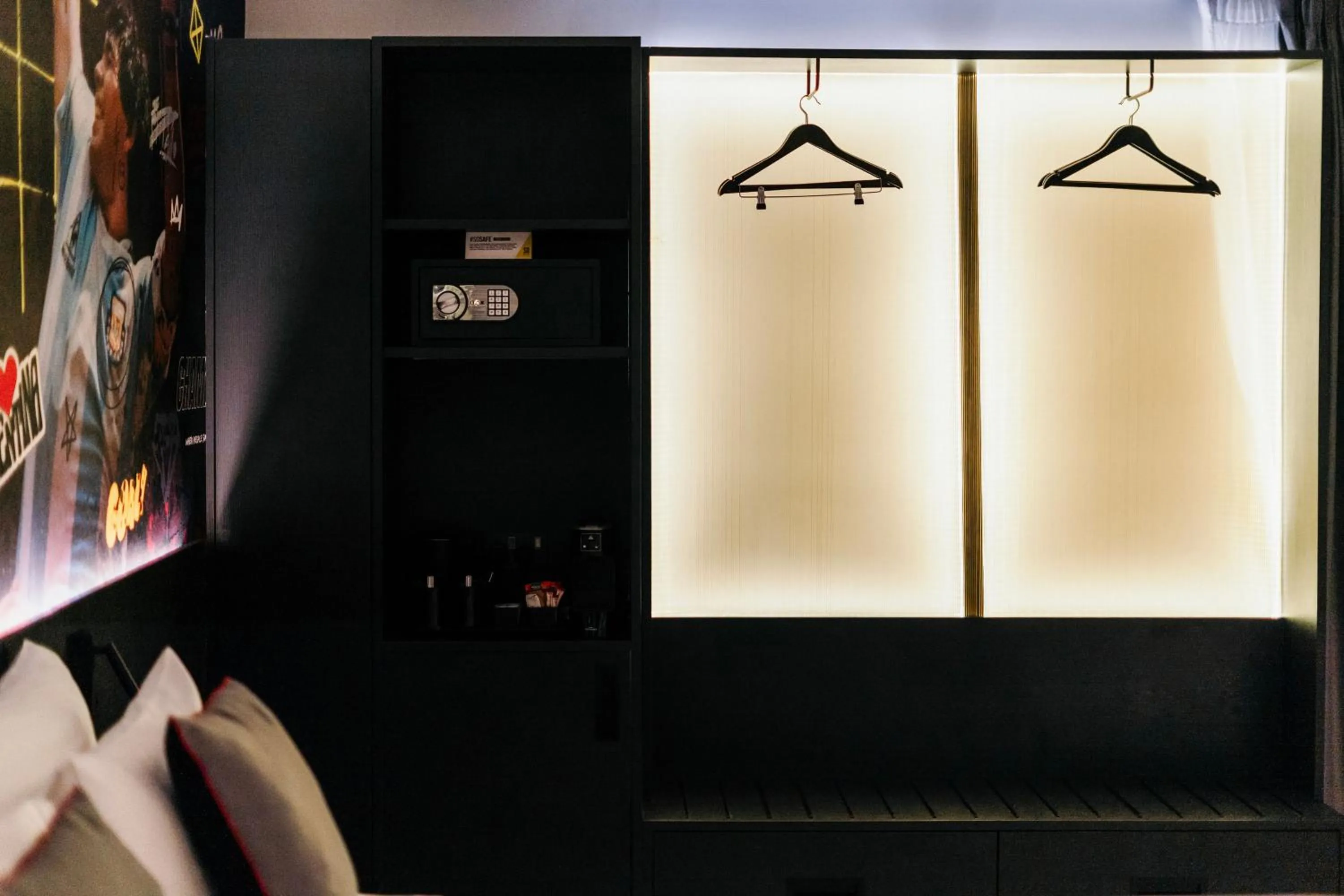 wardrobe in SO City Hotel Adults Only