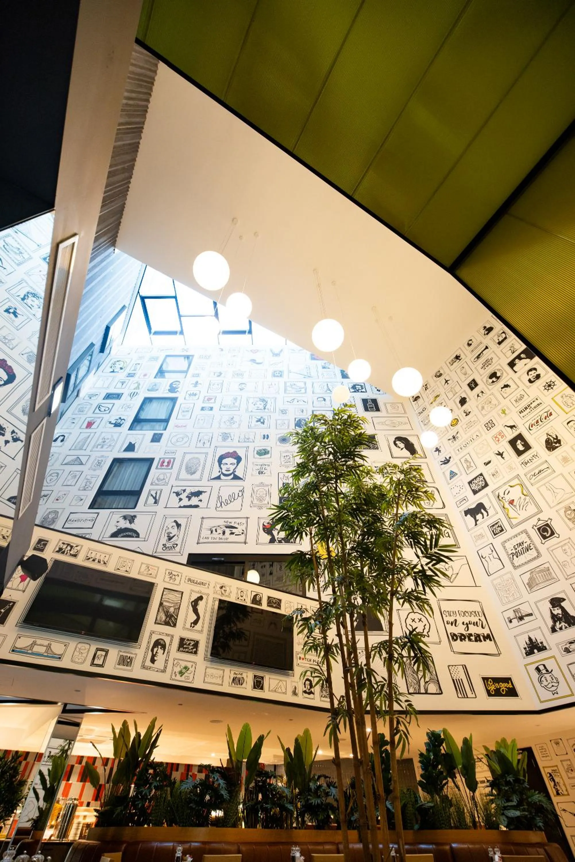 Restaurant/places to eat in SO City Hotel Adults Only