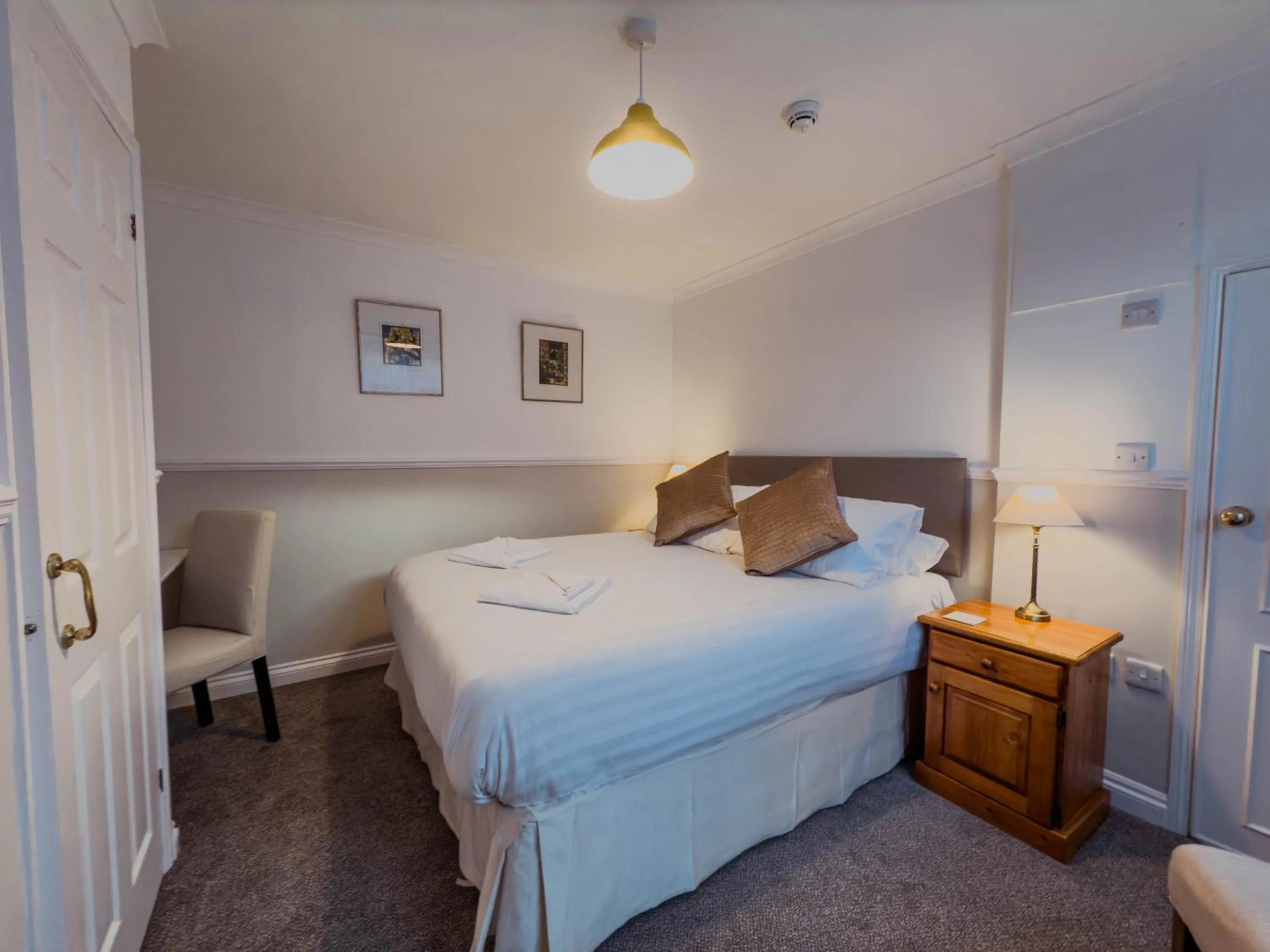 Bedroom, Bed in Newport Quay