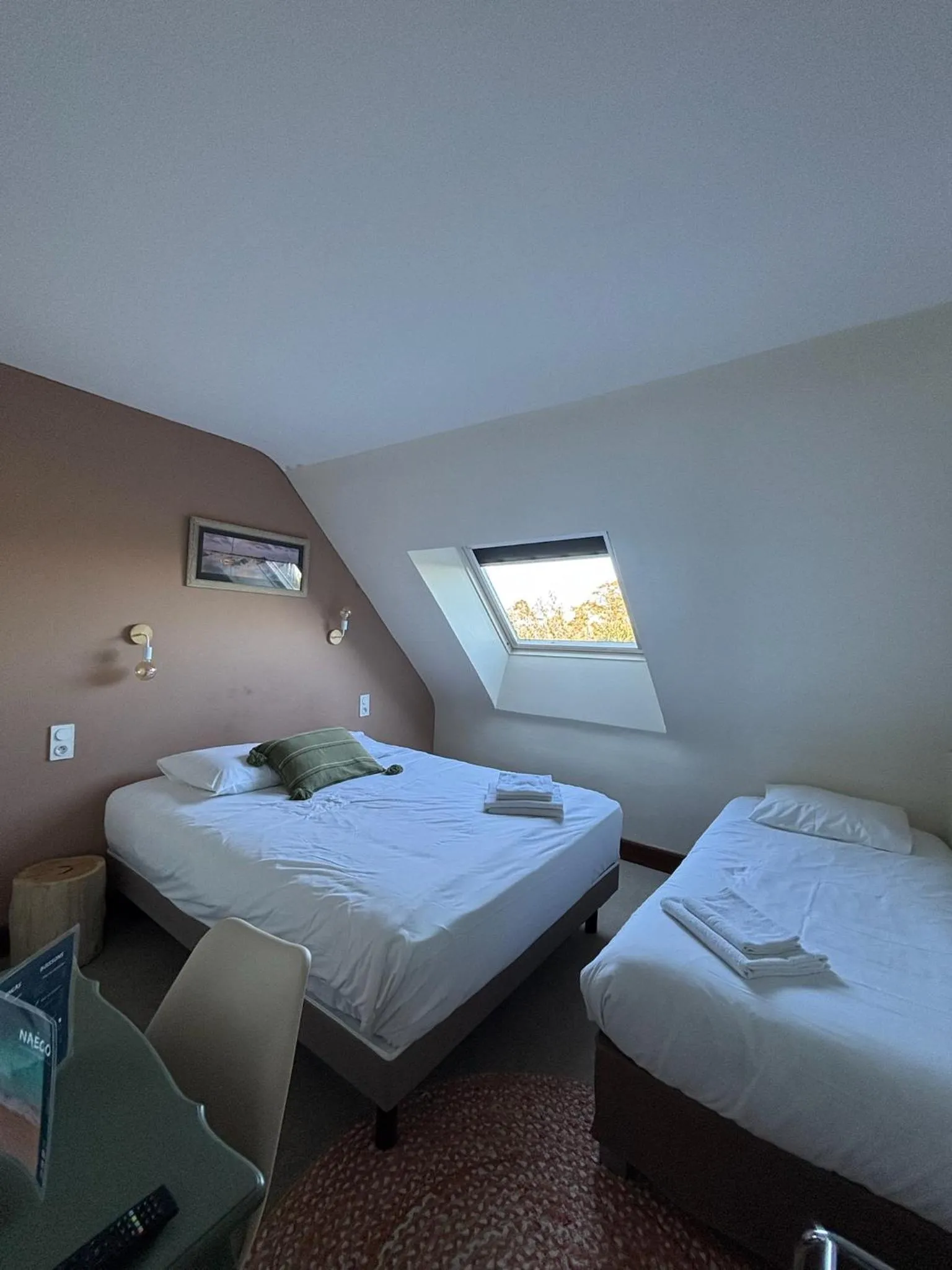 Photo of the whole room, Bed in Naéco Erdeven