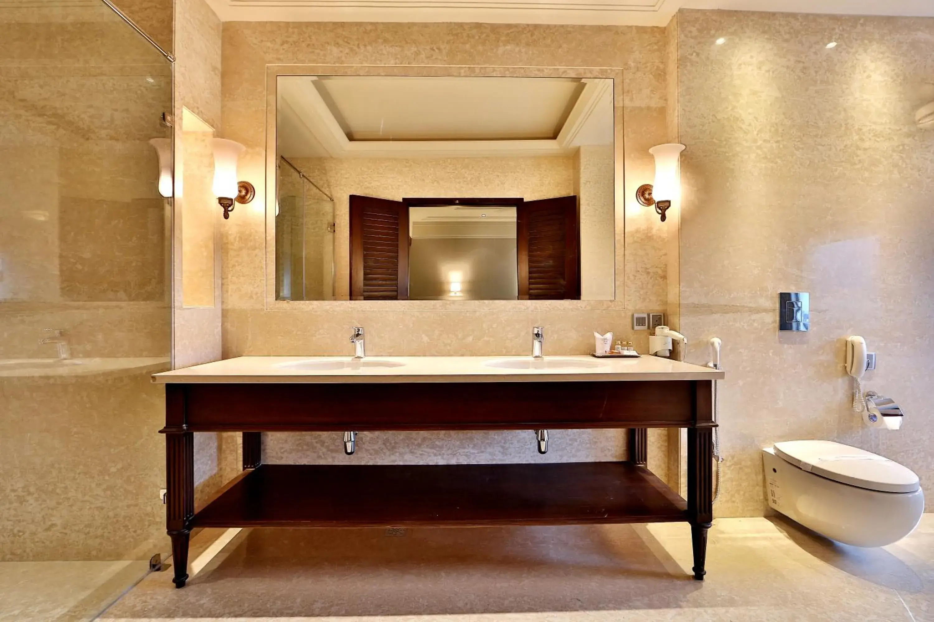 Luxury Suite - single occupancy in Hotel Maharaja Regency Luxury Suite - single occupancy in Hotel Maharaja Regency