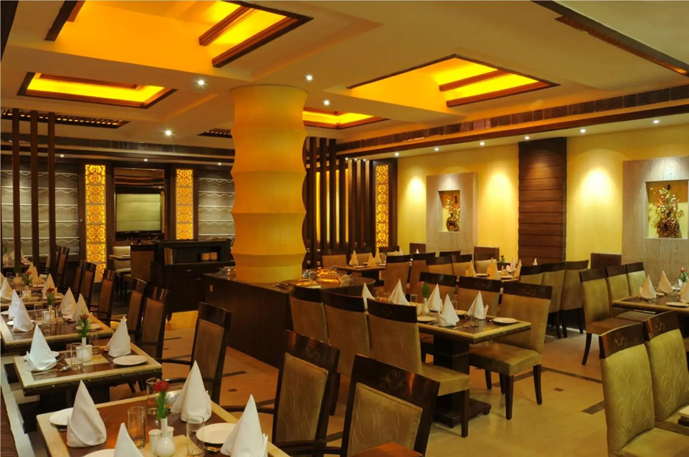 Restaurant/places to eat in Hotel Maharaja Regency Restaurant/places to eat in Hotel Maharaja Regency