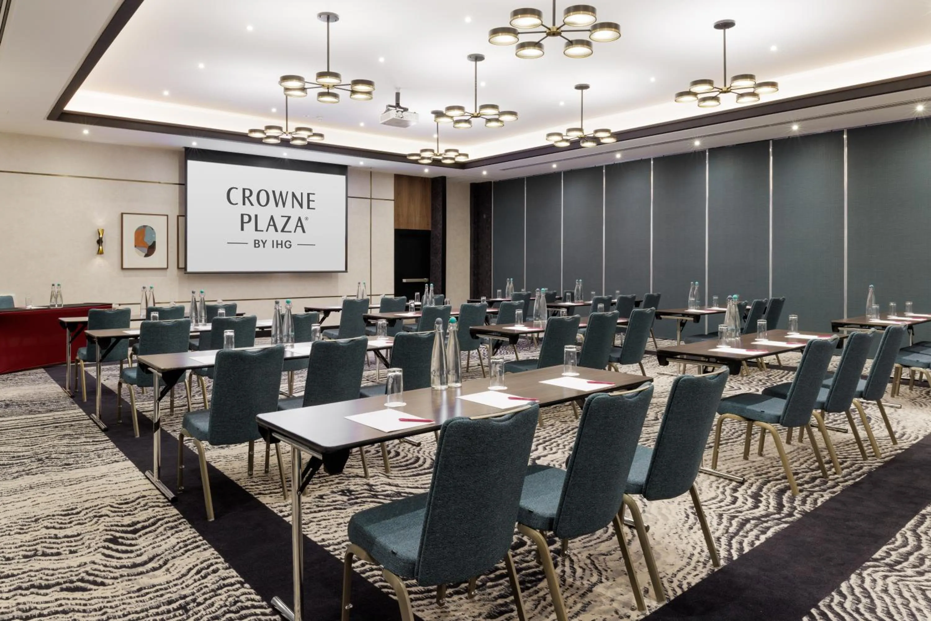 Meeting/conference room in Crowne Plaza London - Gatwick Airport by IHG